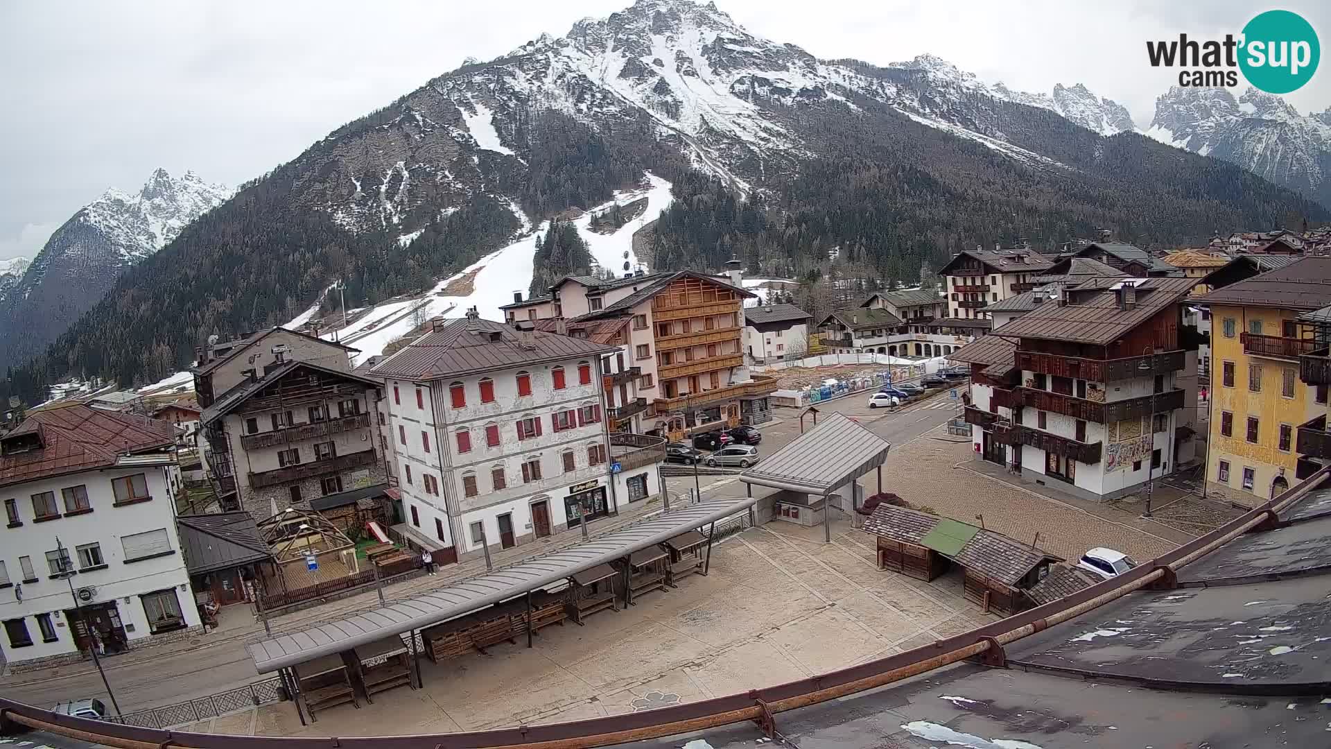 Piazza centrale di Forni di Sopra