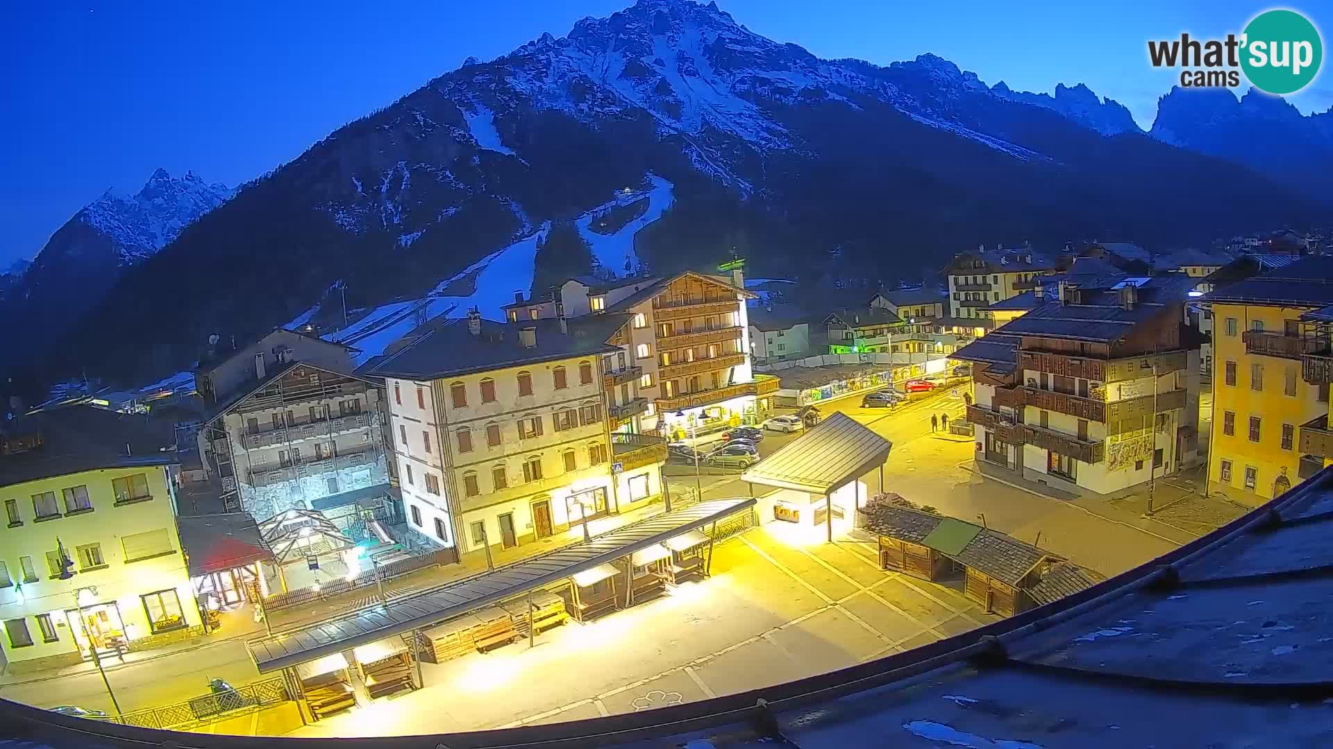 Piazza centrale di Forni di Sopra