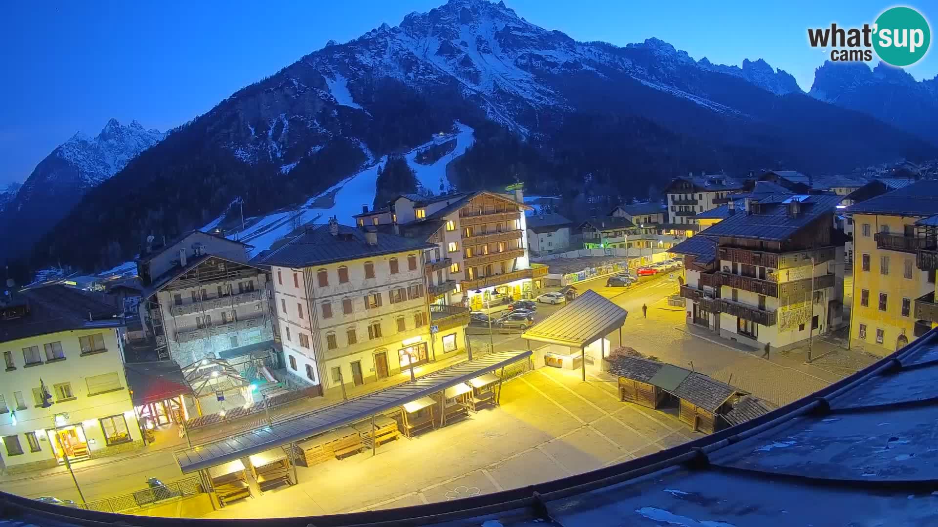 Piazza centrale di Forni di Sopra