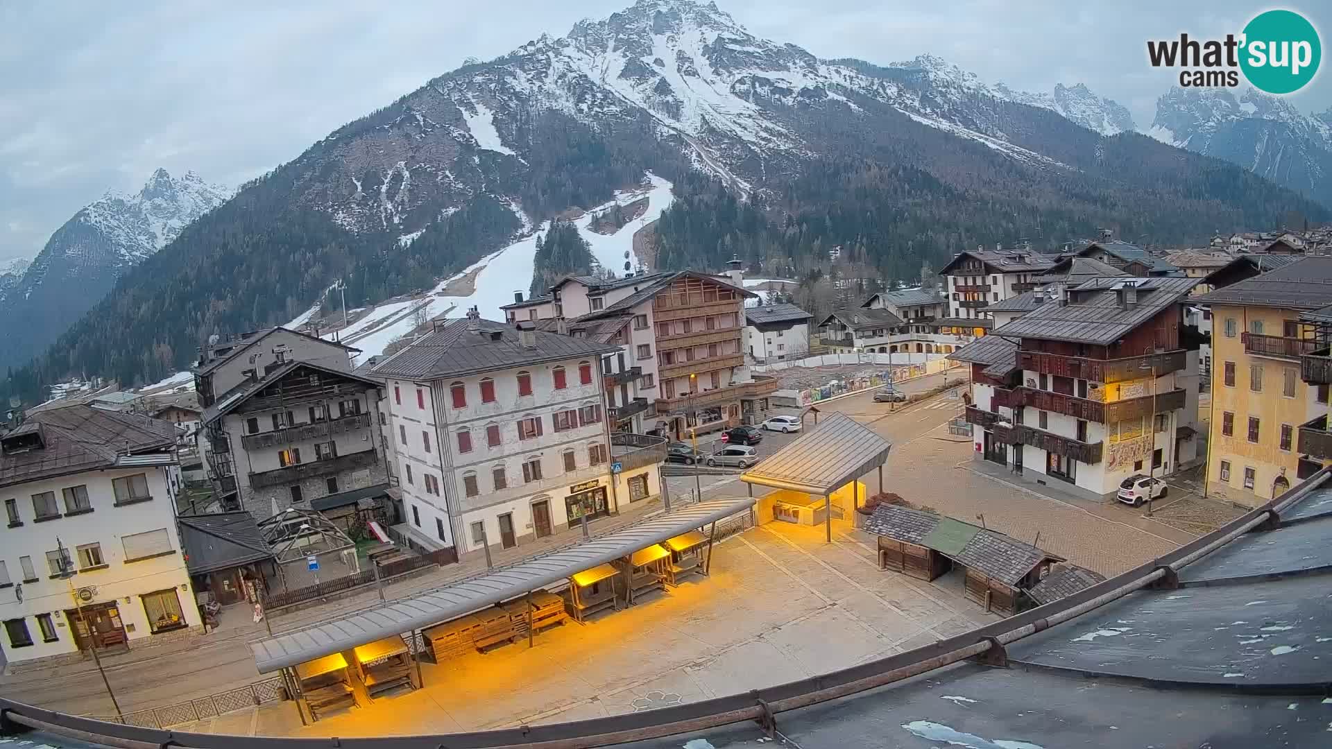 Plaza principal de Forni di Sopra