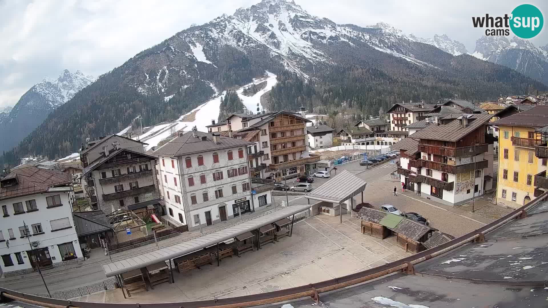 Piazza centrale di Forni di Sopra