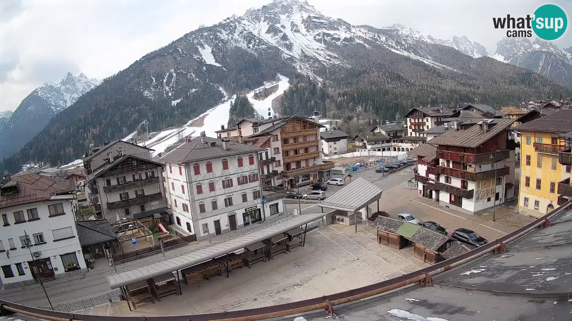 Piazza centrale di Forni di Sopra