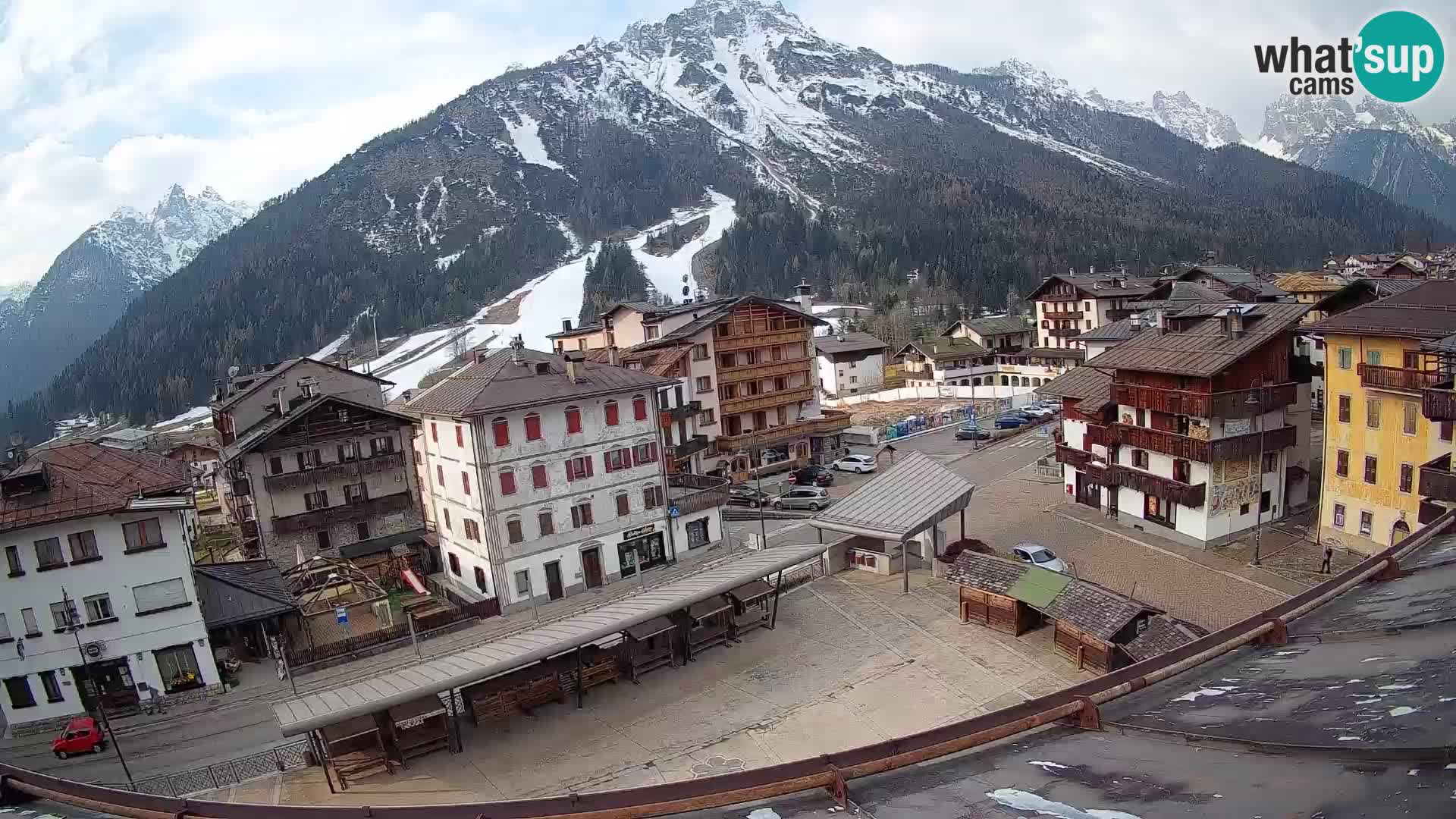 Piazza centrale di Forni di Sopra