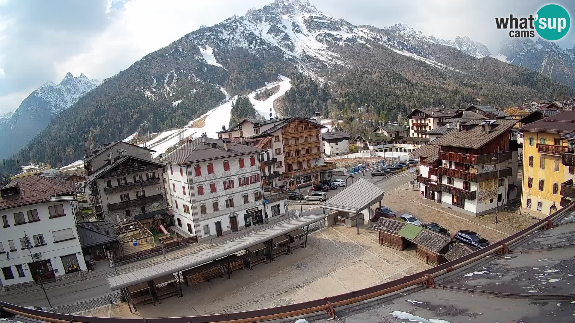 Piazza centrale di Forni di Sopra