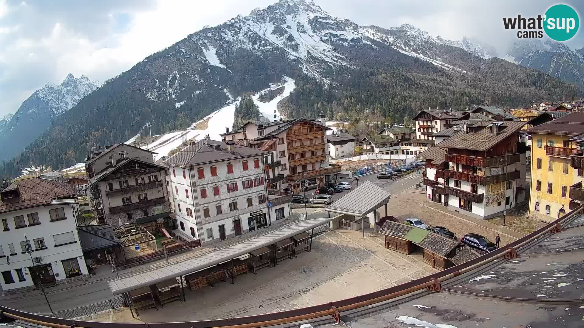 Piazza centrale di Forni di Sopra