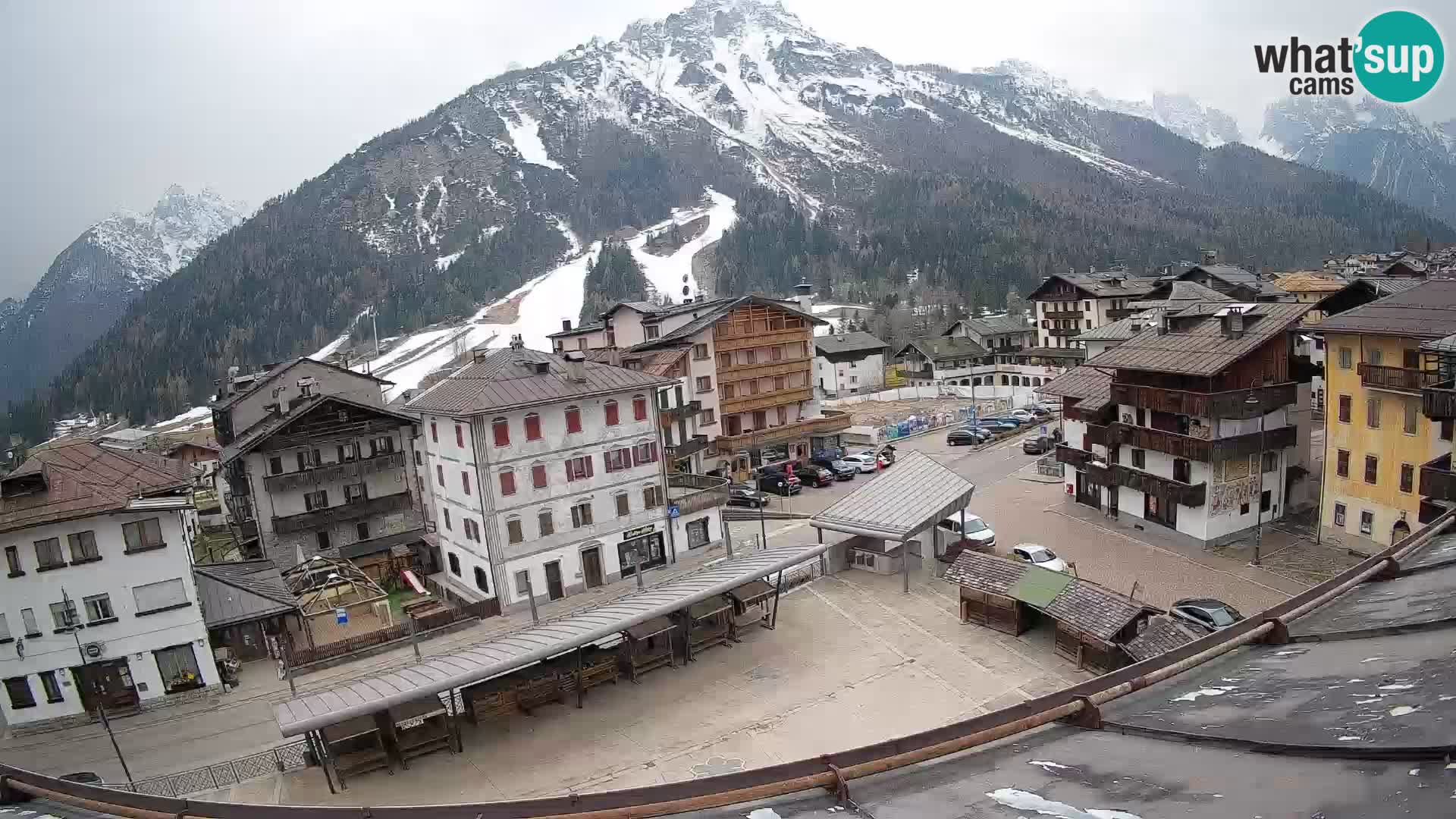 Piazza centrale di Forni di Sopra