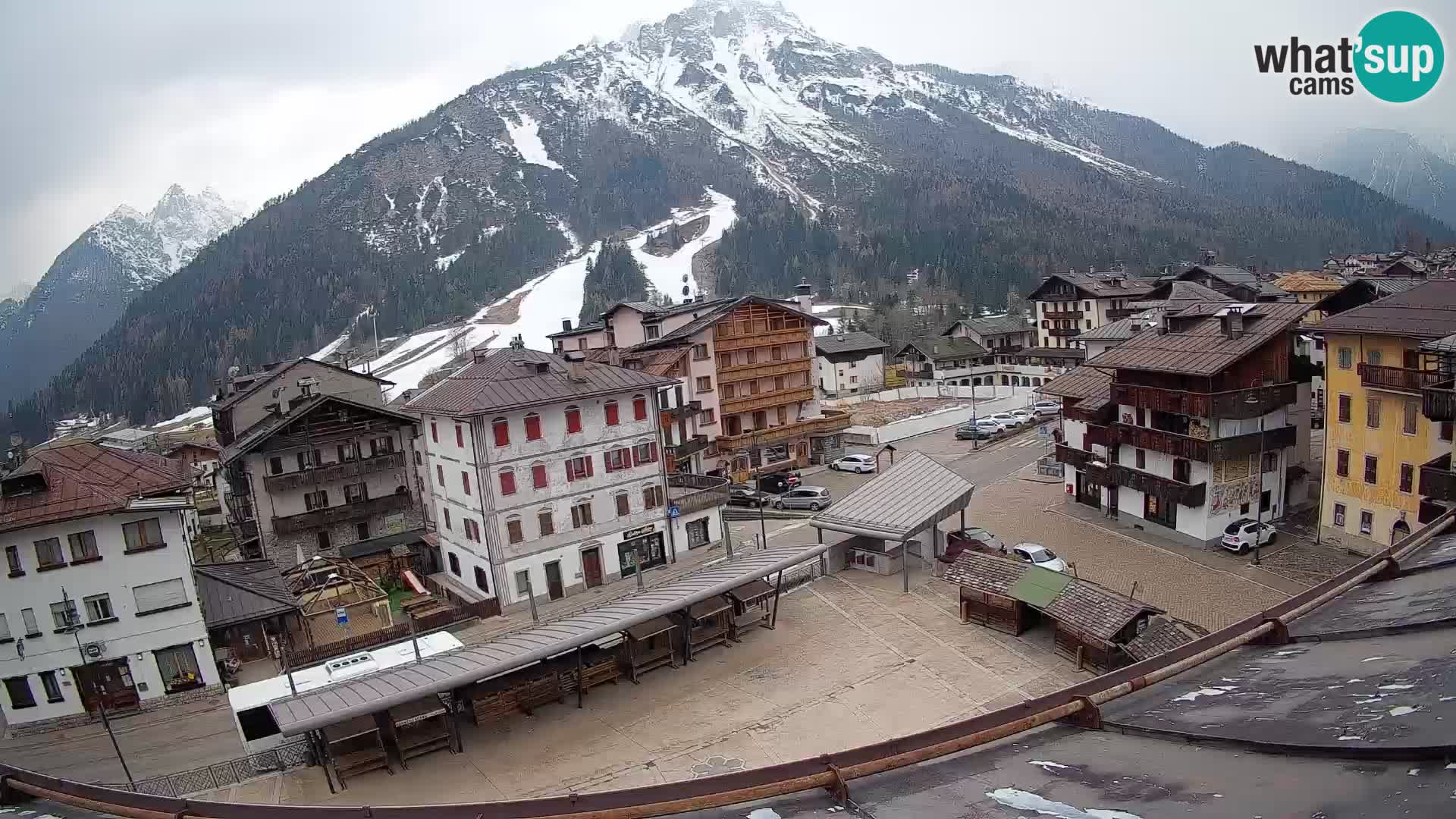 Piazza centrale di Forni di Sopra