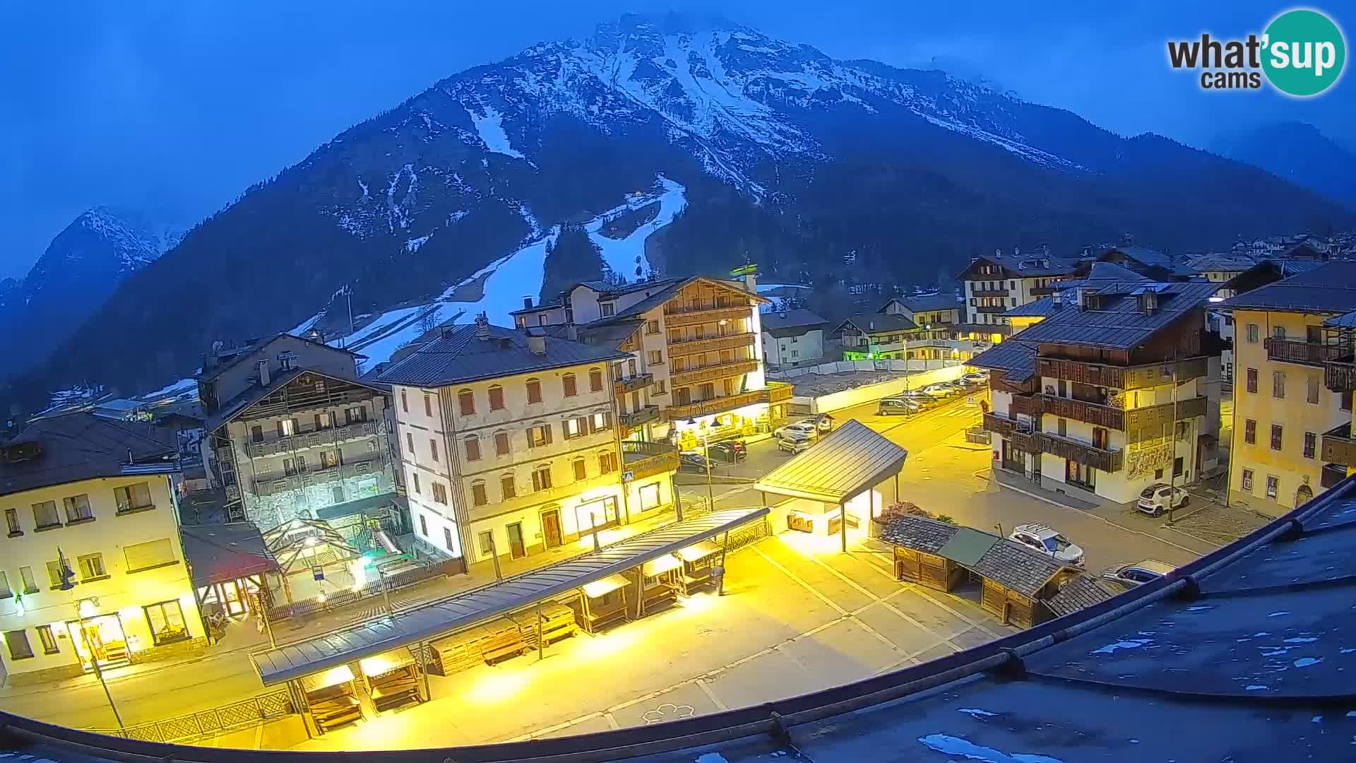 Piazza centrale di Forni di Sopra