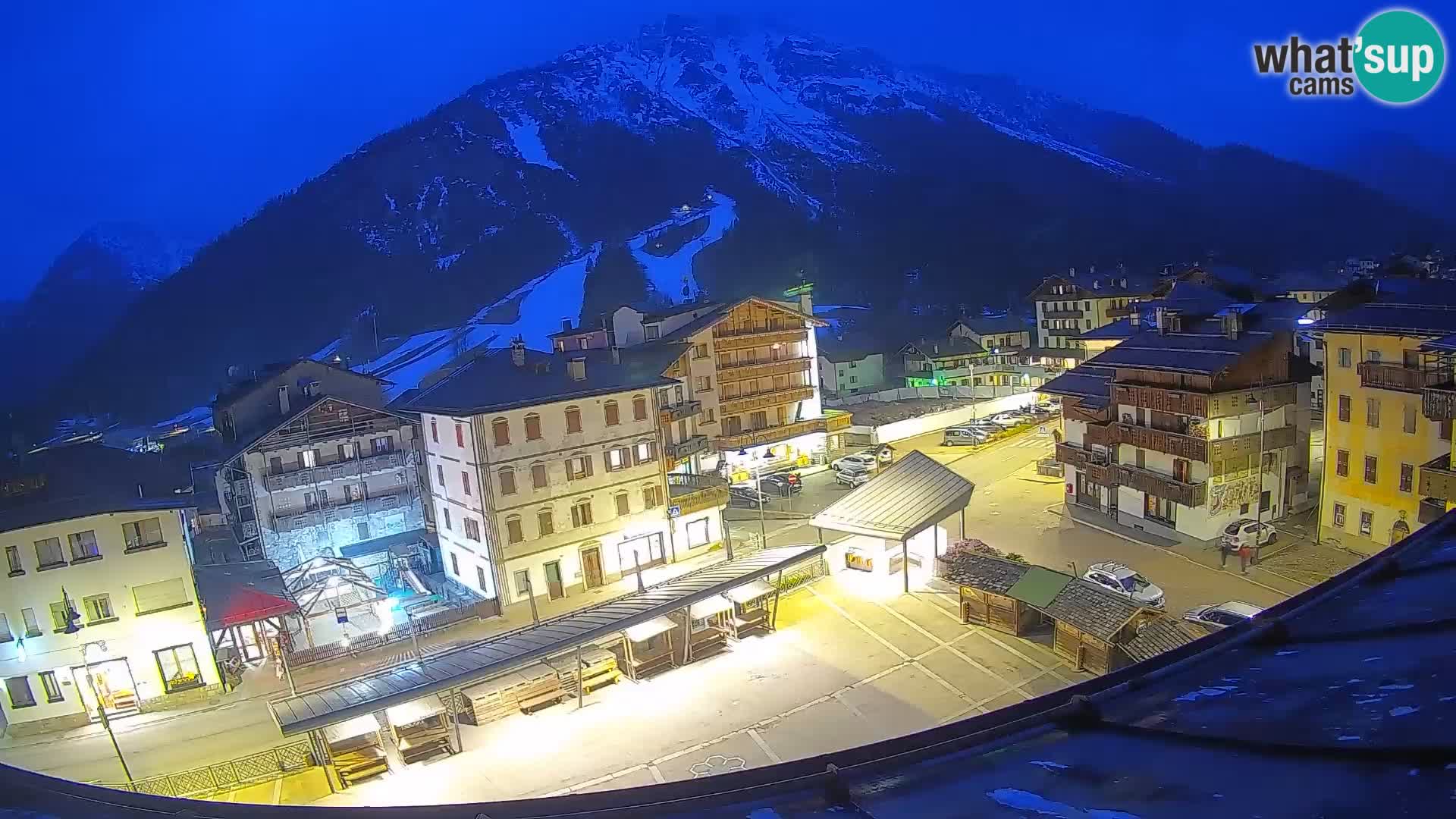 Piazza centrale di Forni di Sopra