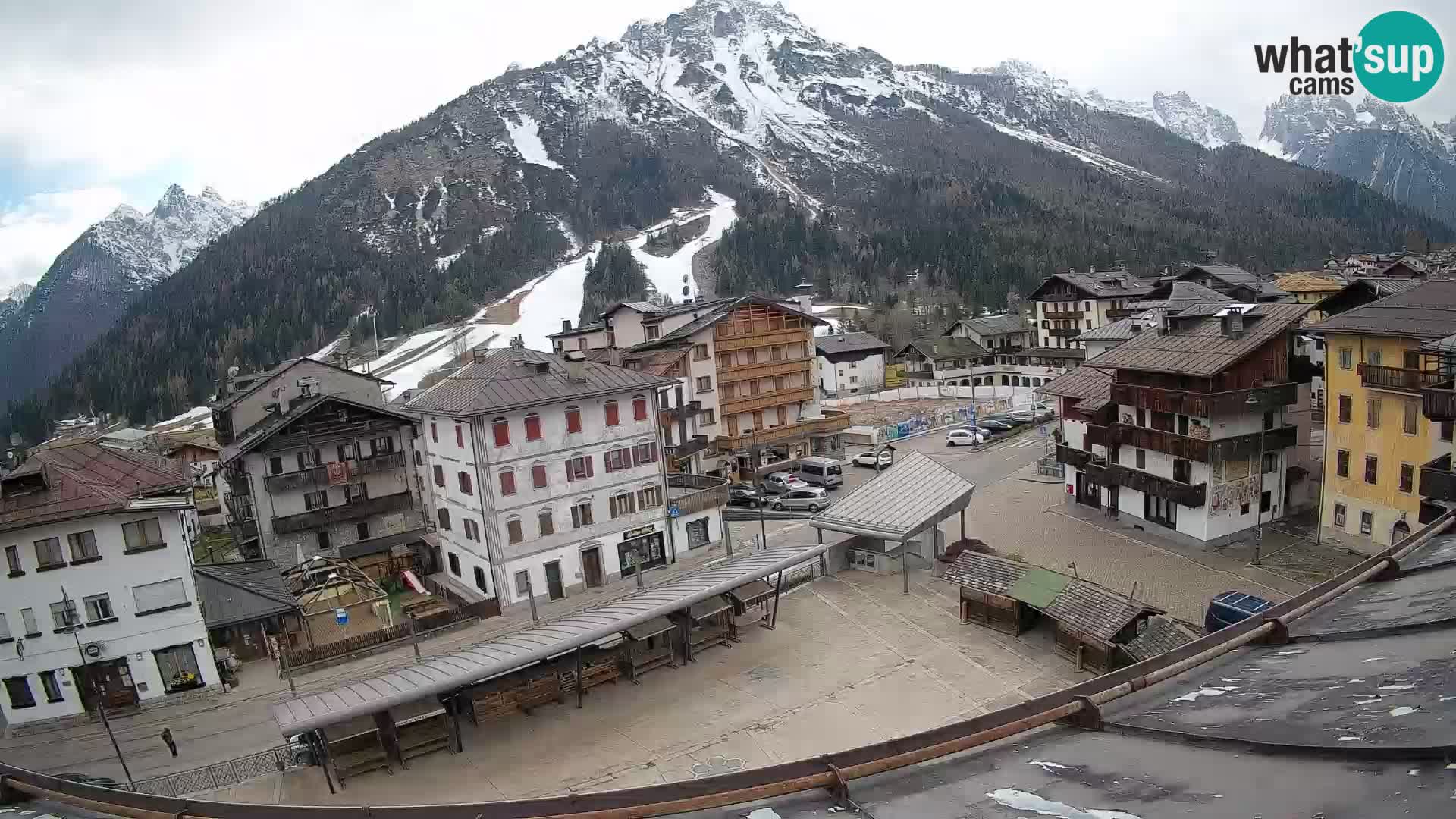 Piazza centrale di Forni di Sopra