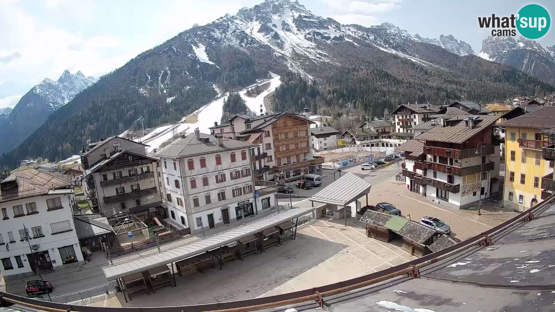 Plaza principal de Forni di Sopra
