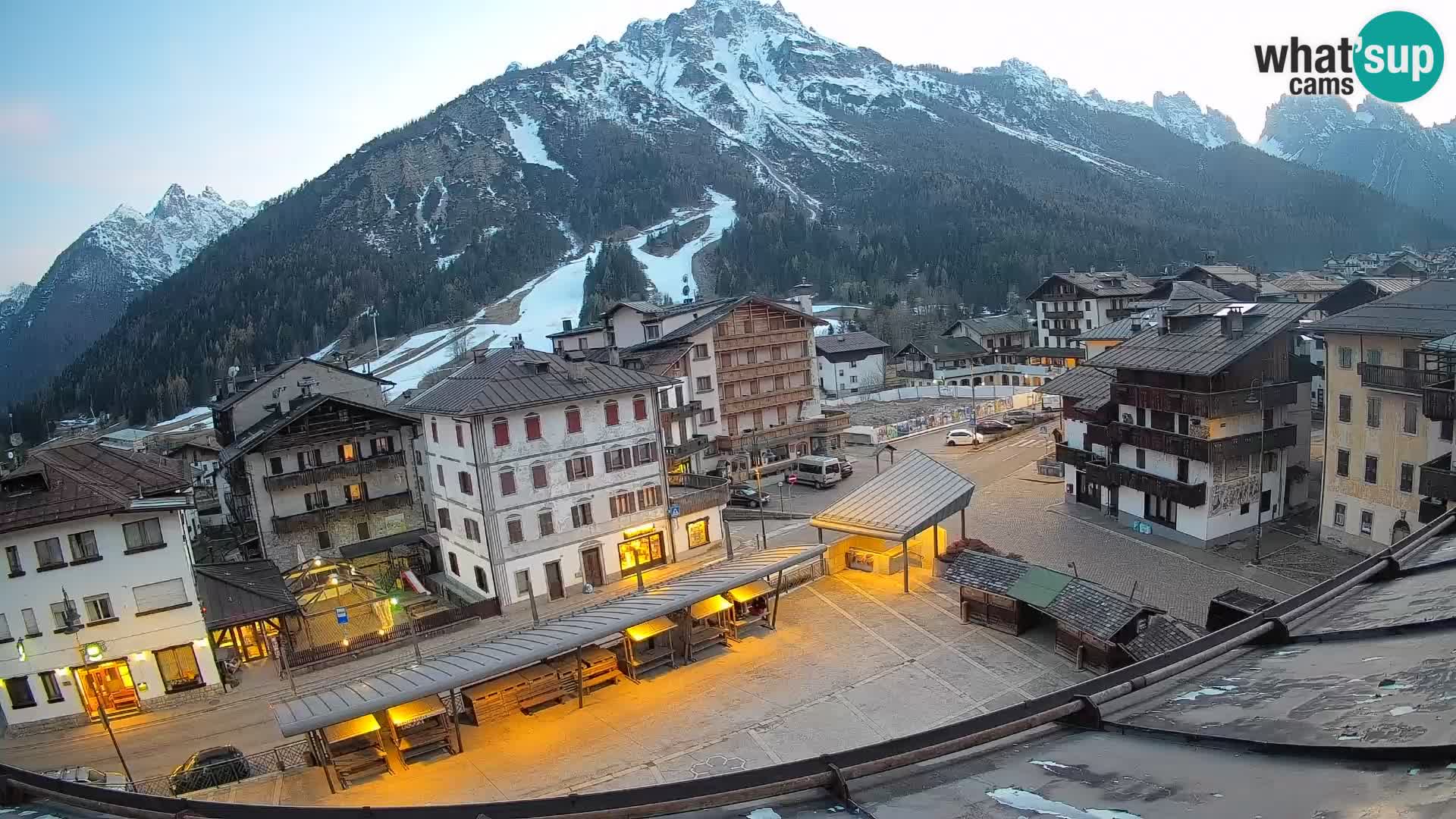 Piazza centrale di Forni di Sopra