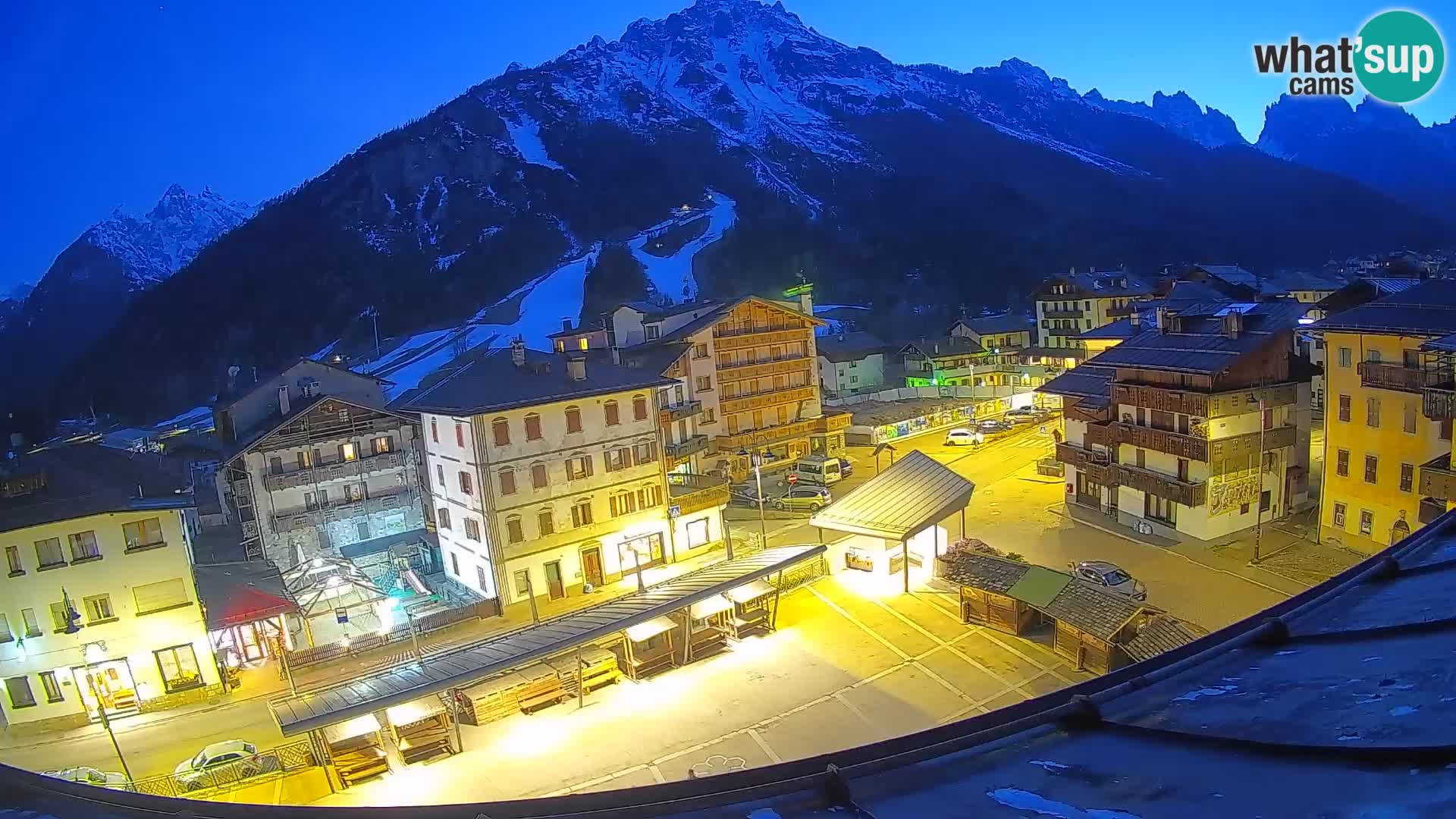 Piazza centrale di Forni di Sopra
