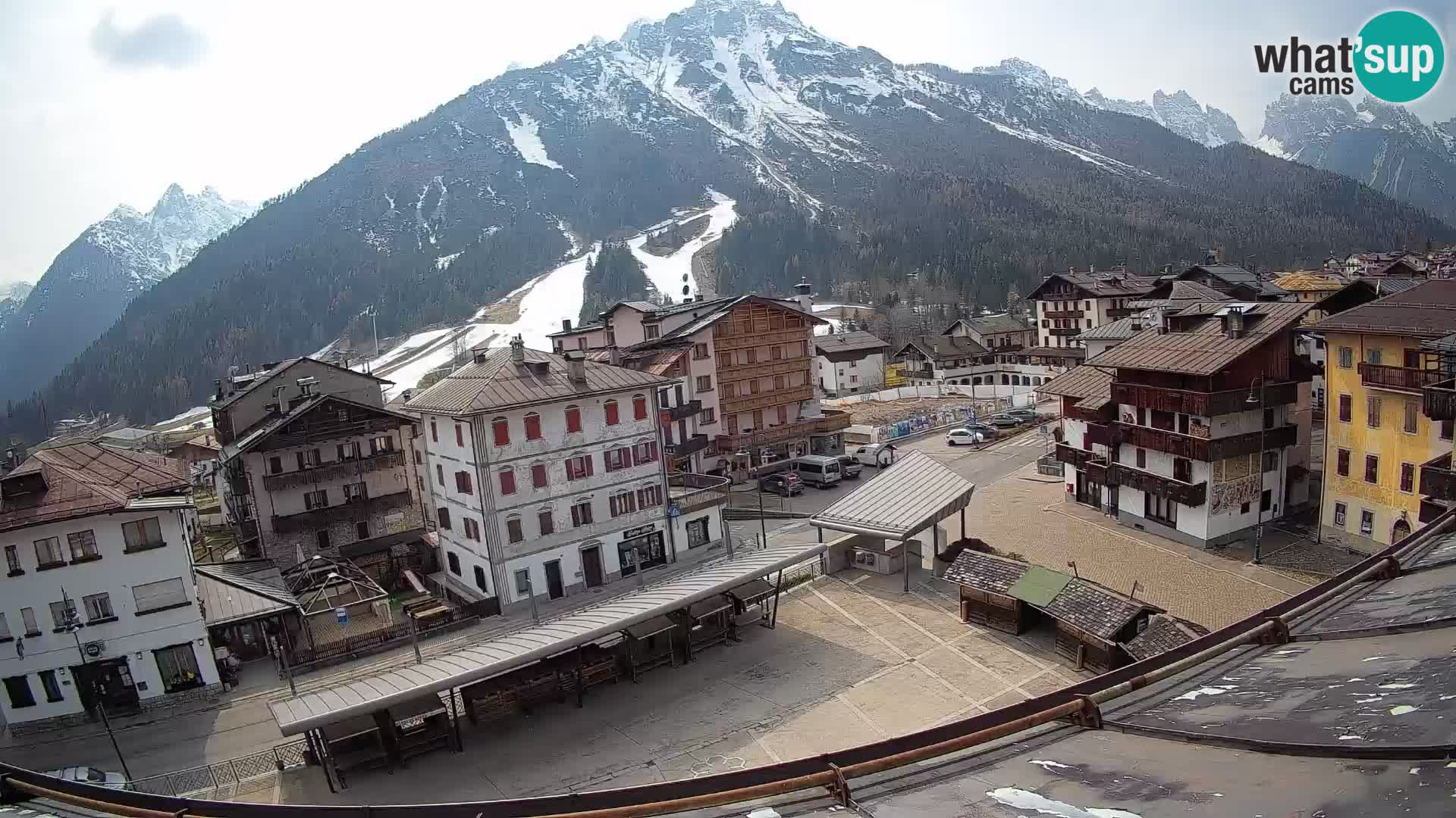 Piazza centrale di Forni di Sopra