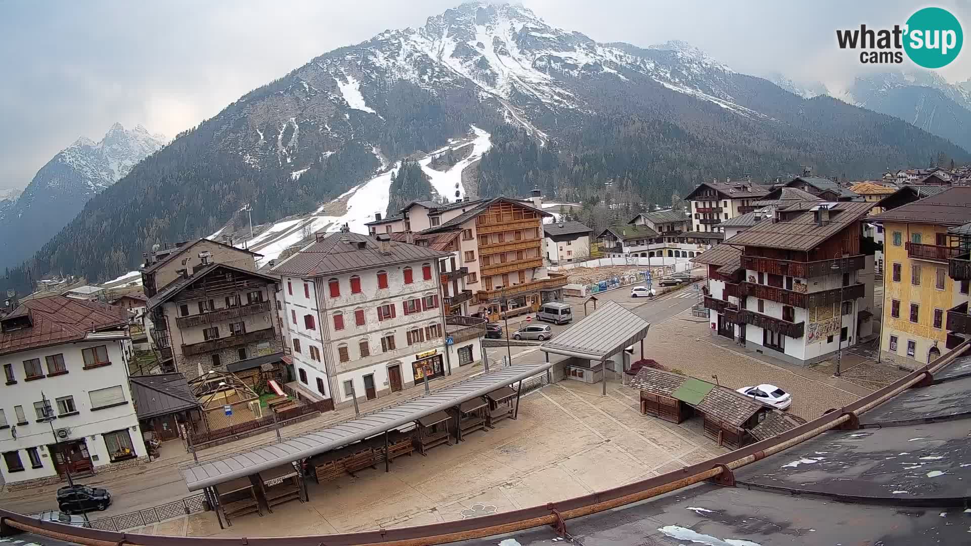 Piazza centrale di Forni di Sopra