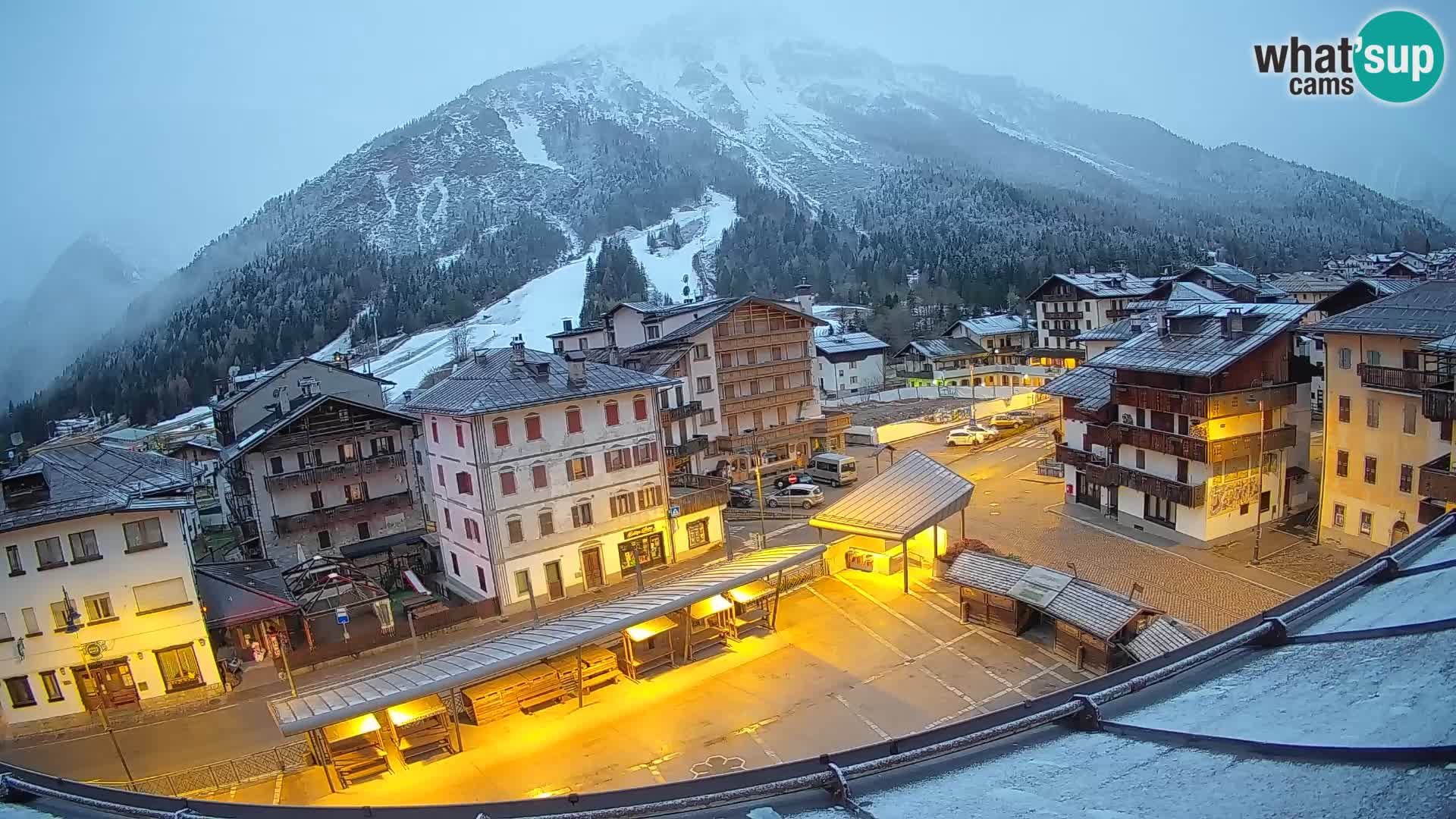Piazza centrale di Forni di Sopra