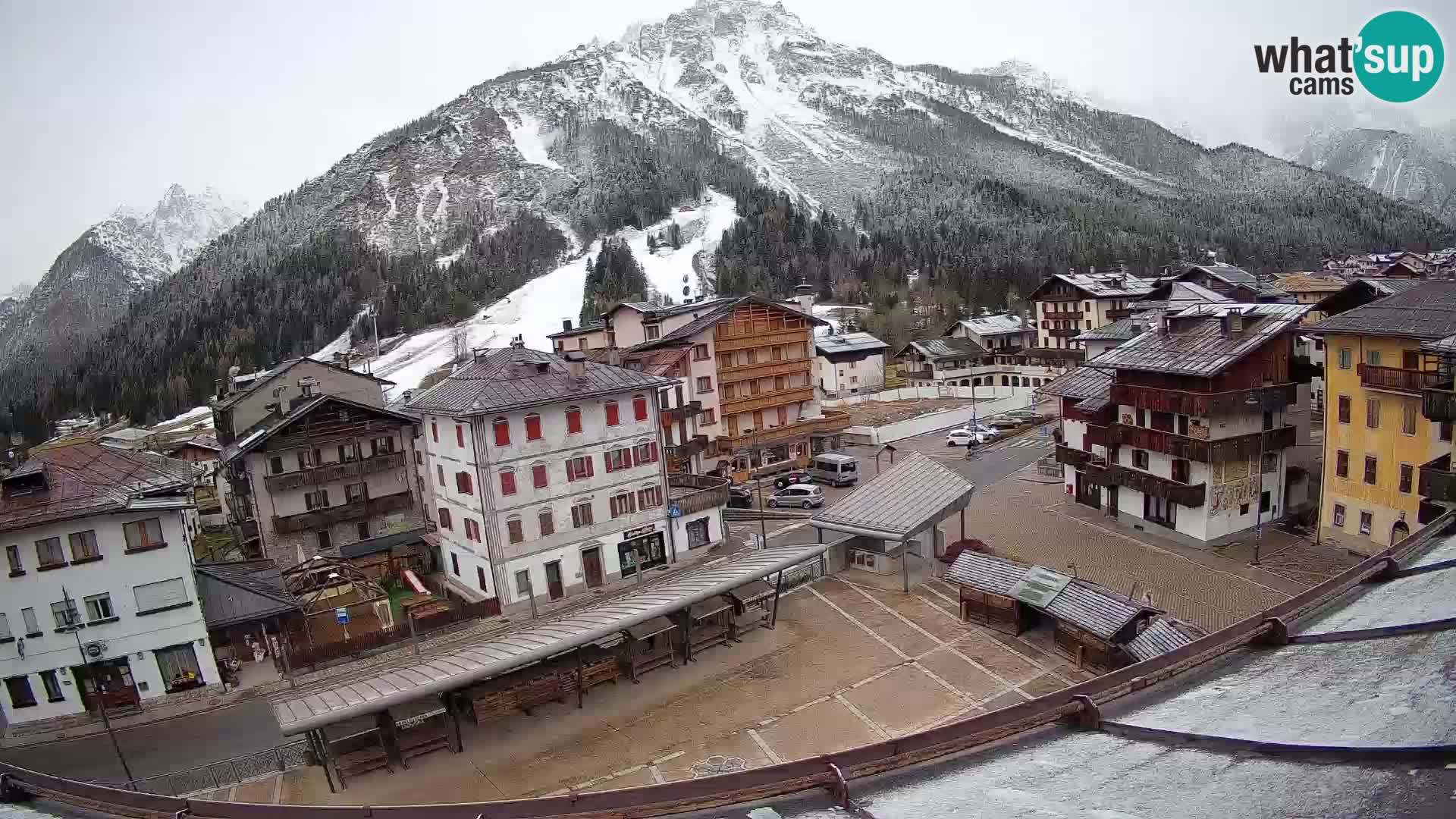 Plaza principal de Forni di Sopra