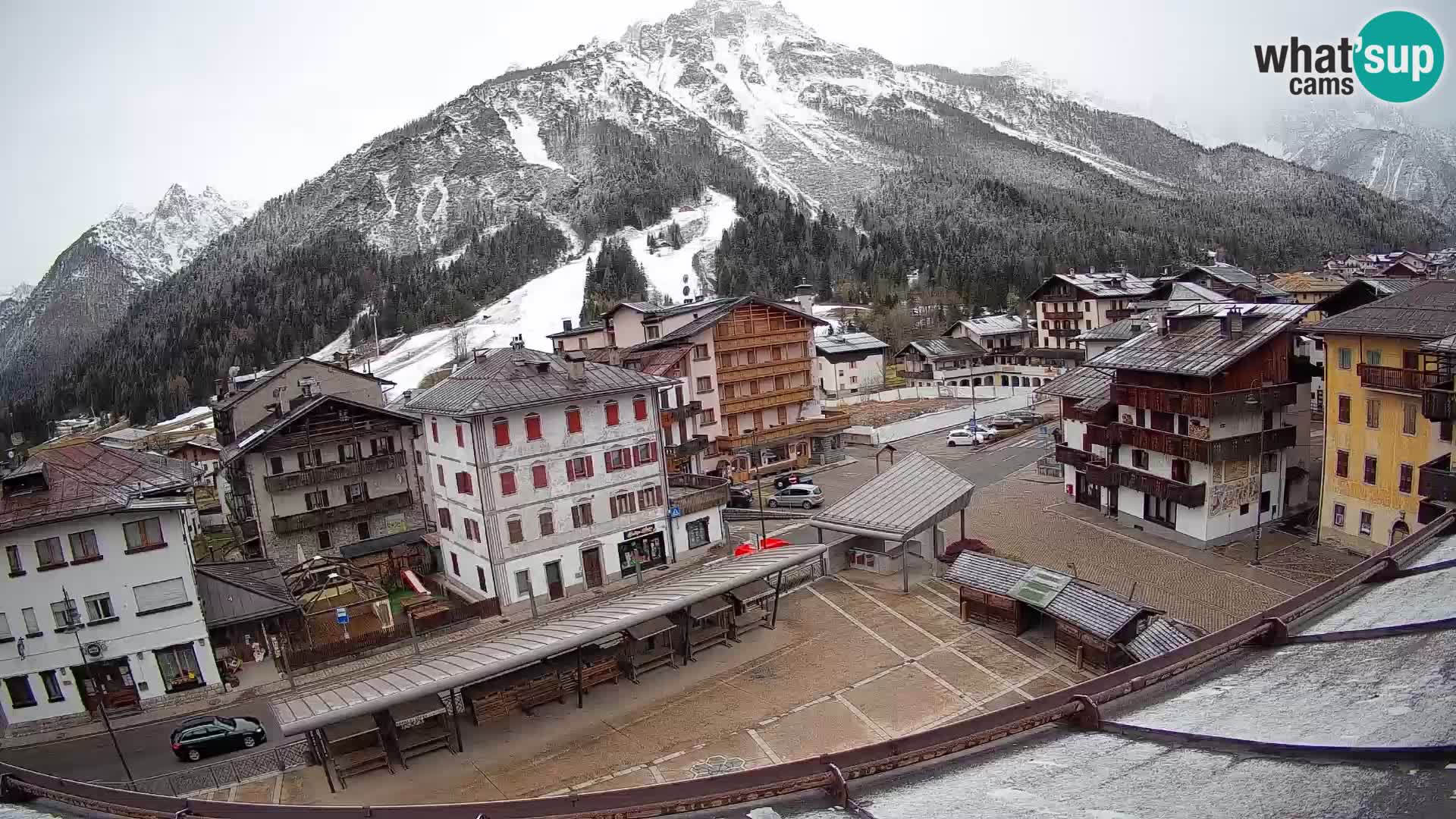 Piazza centrale di Forni di Sopra