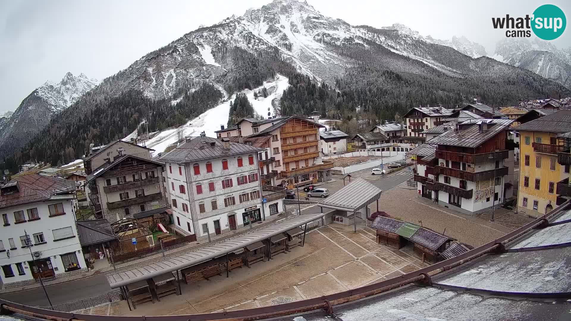 Piazza centrale di Forni di Sopra