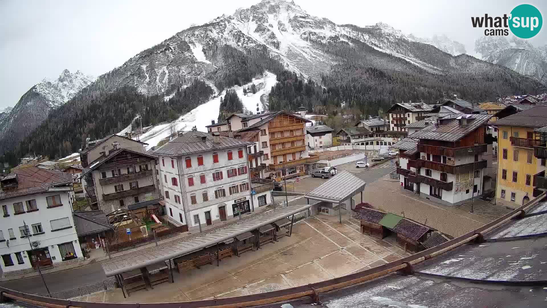 Piazza centrale di Forni di Sopra