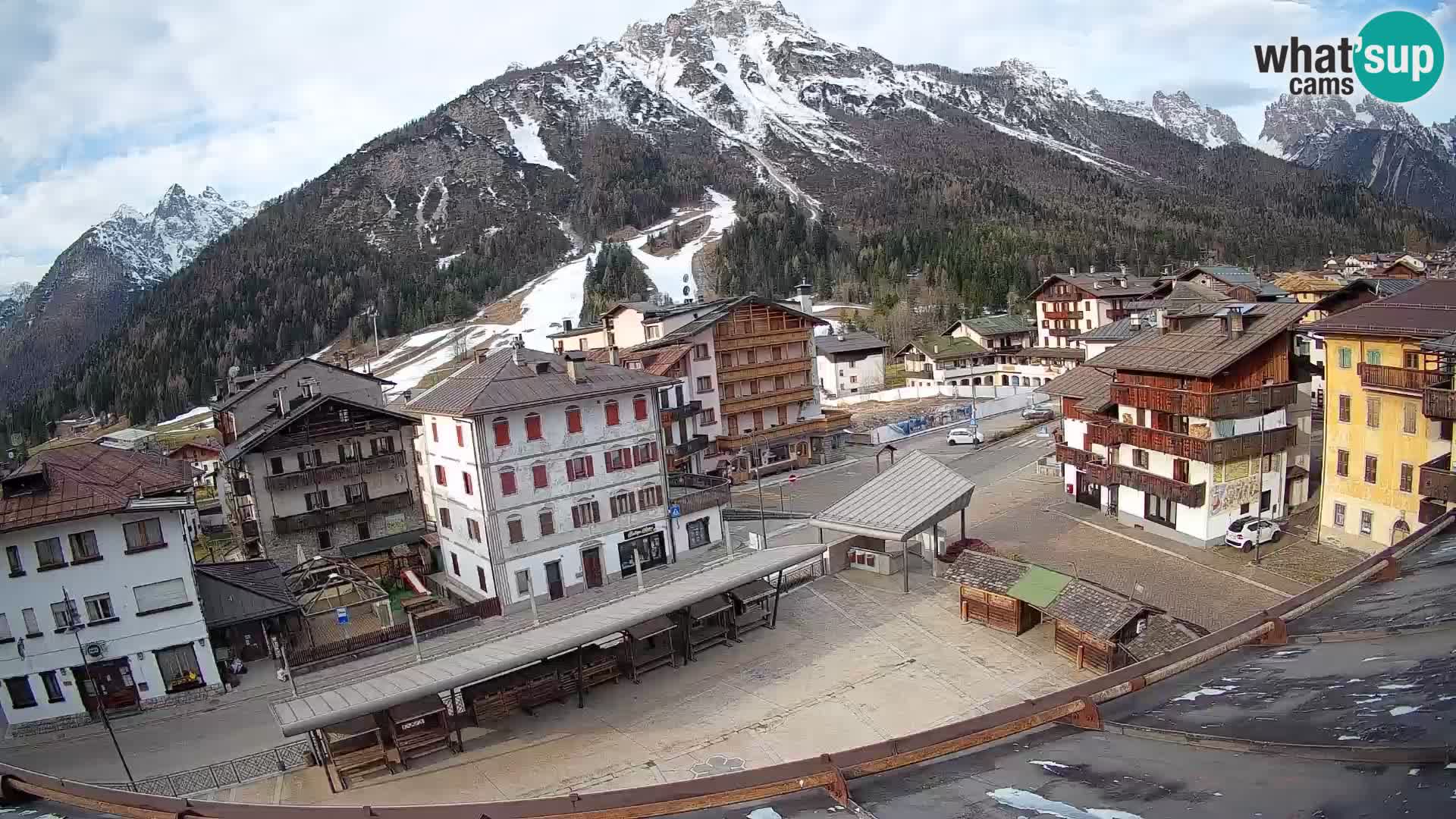 Plaza principal de Forni di Sopra