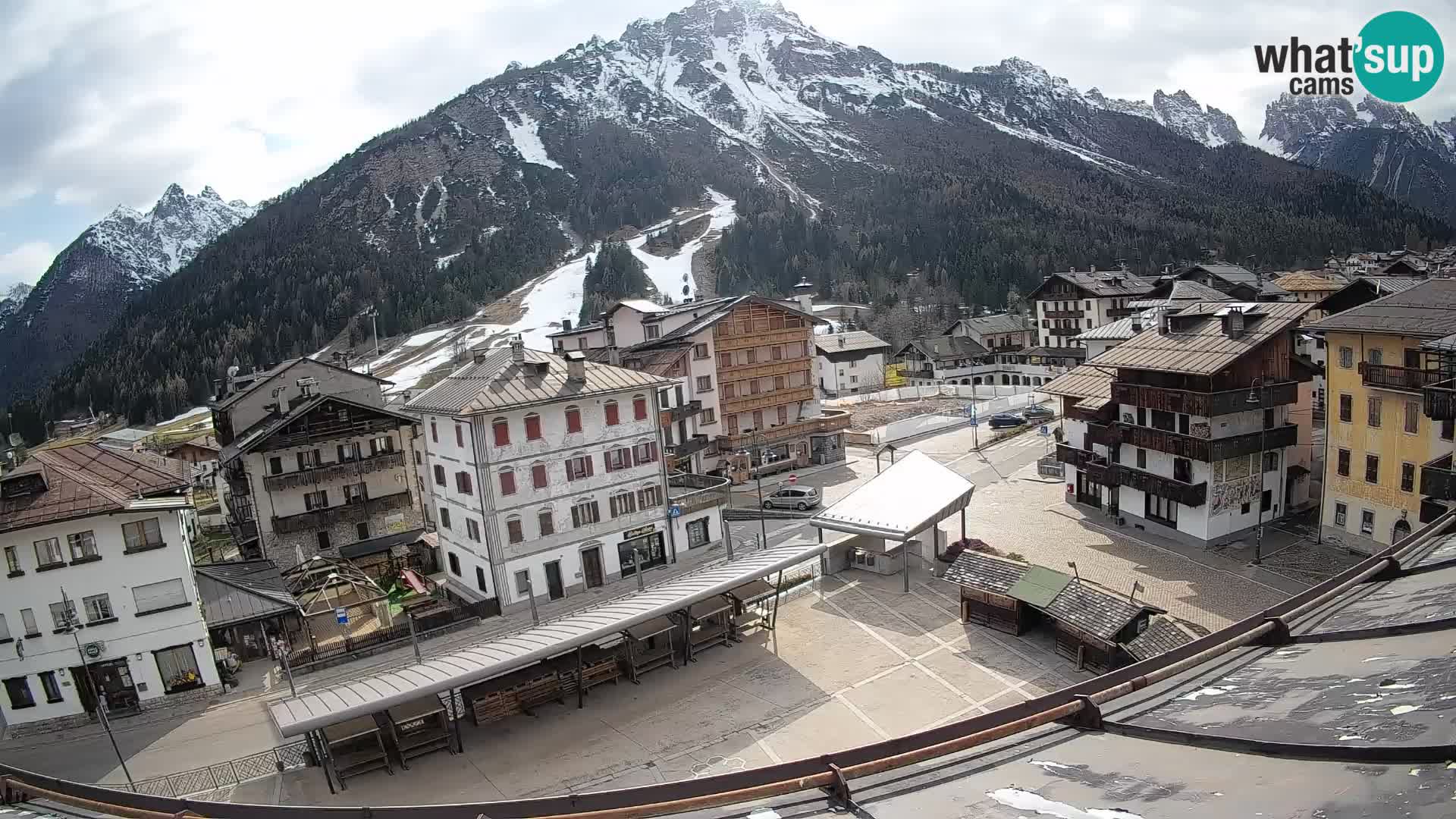 Piazza centrale di Forni di Sopra