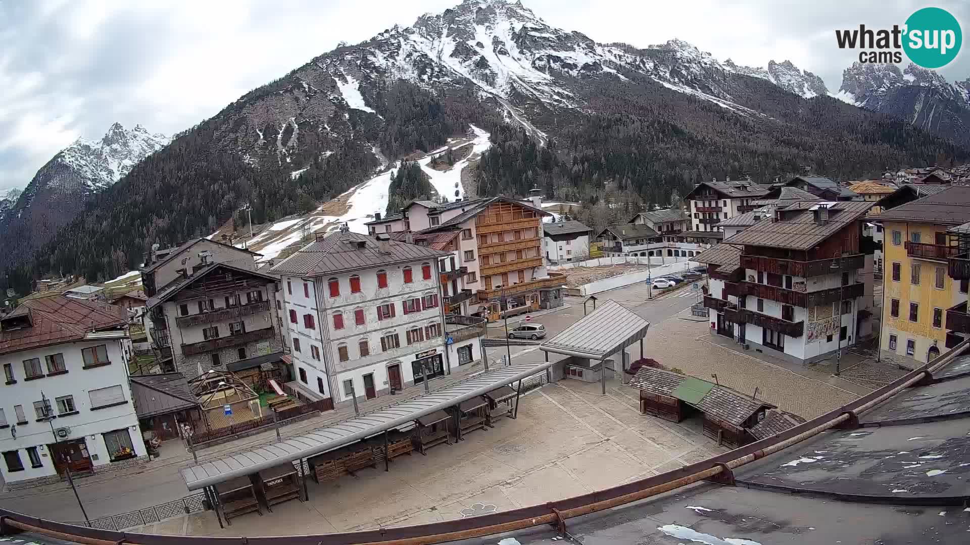 Plaza principal de Forni di Sopra