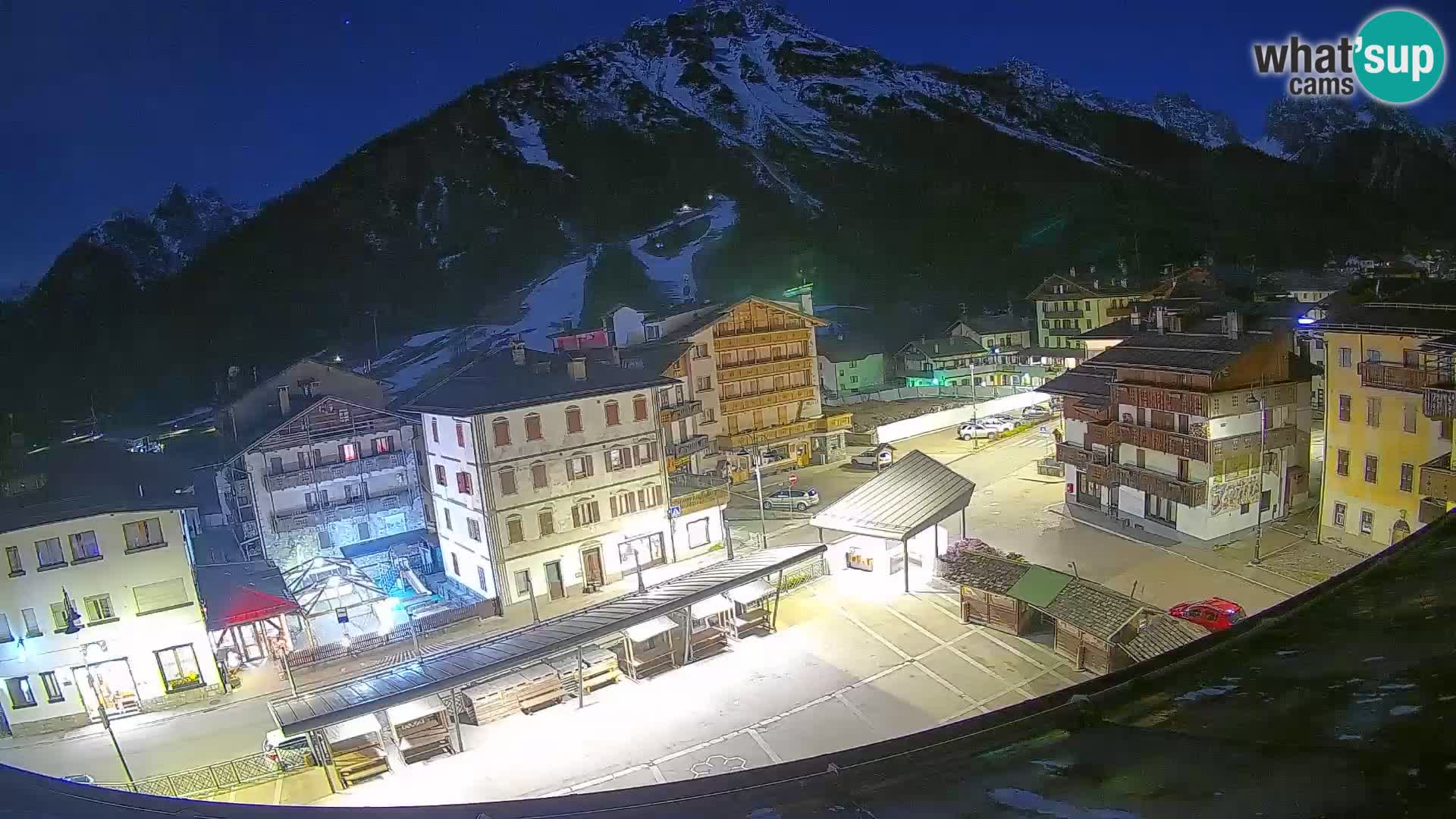 Piazza centrale di Forni di Sopra