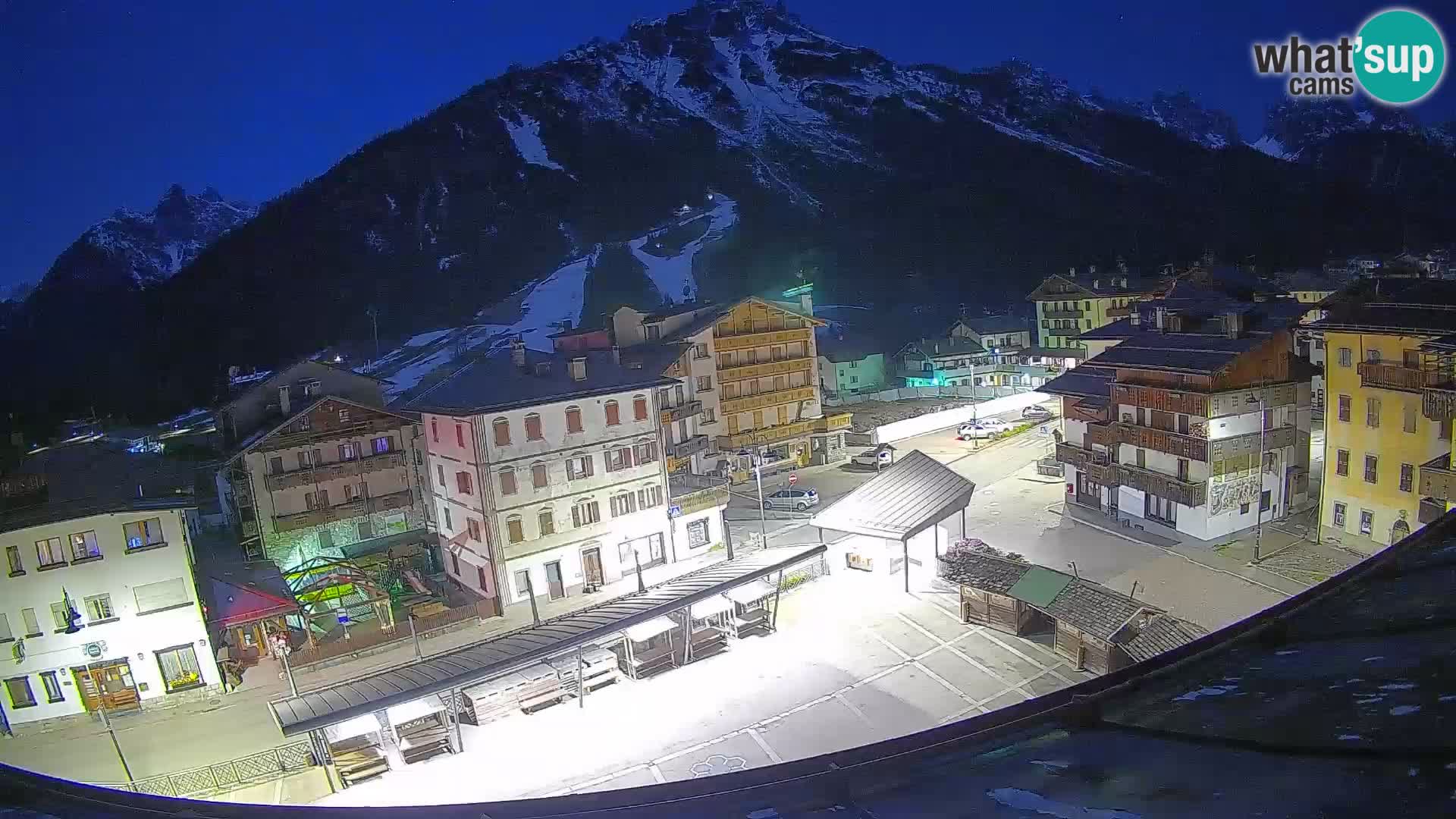 Plaza principal de Forni di Sopra