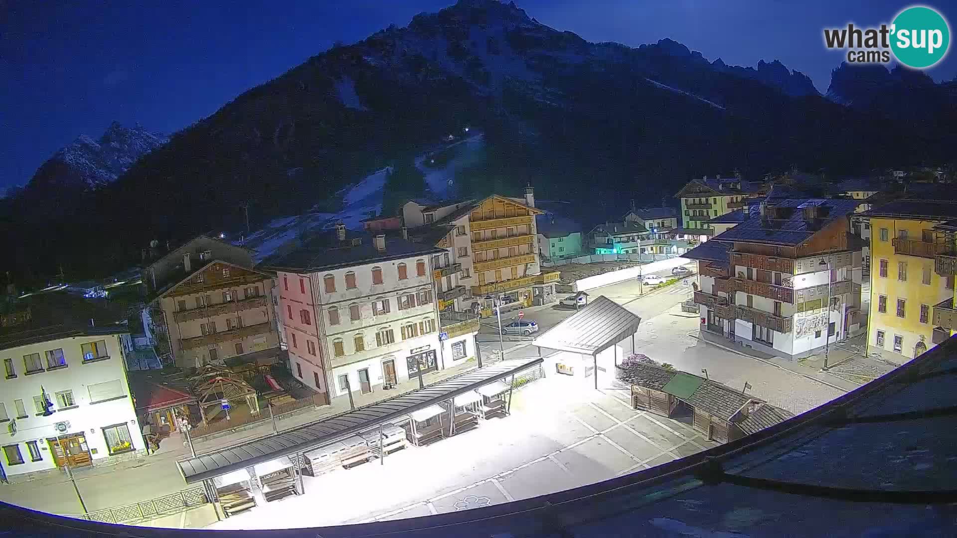 Piazza centrale di Forni di Sopra