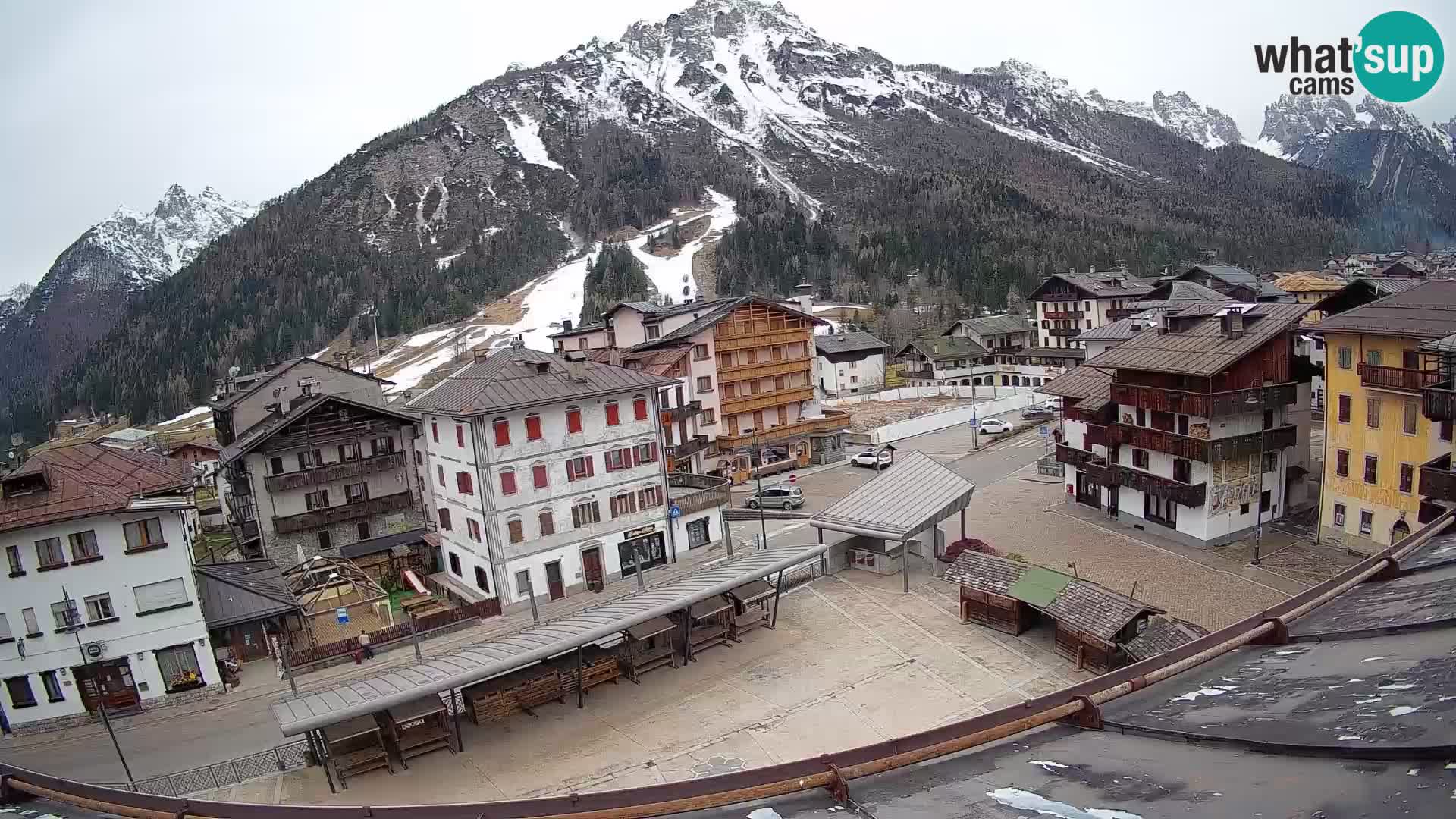 Piazza centrale di Forni di Sopra