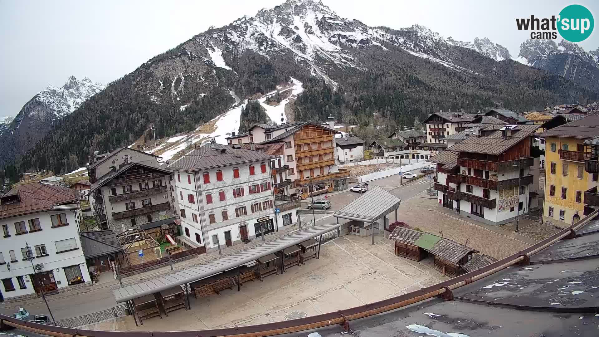 Plaza principal de Forni di Sopra