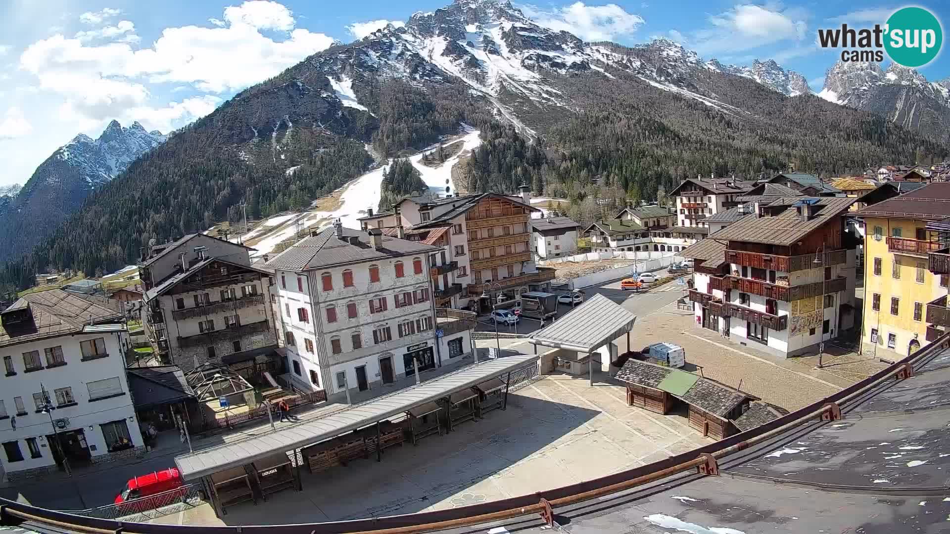 Plaza principal de Forni di Sopra