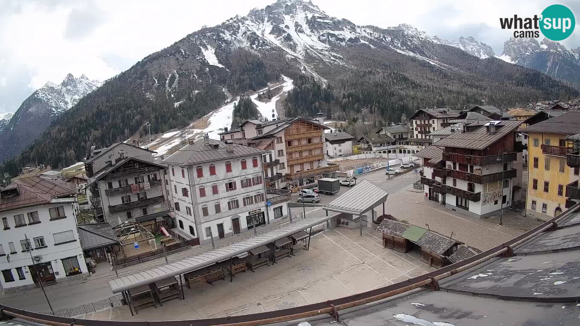 Piazza centrale di Forni di Sopra