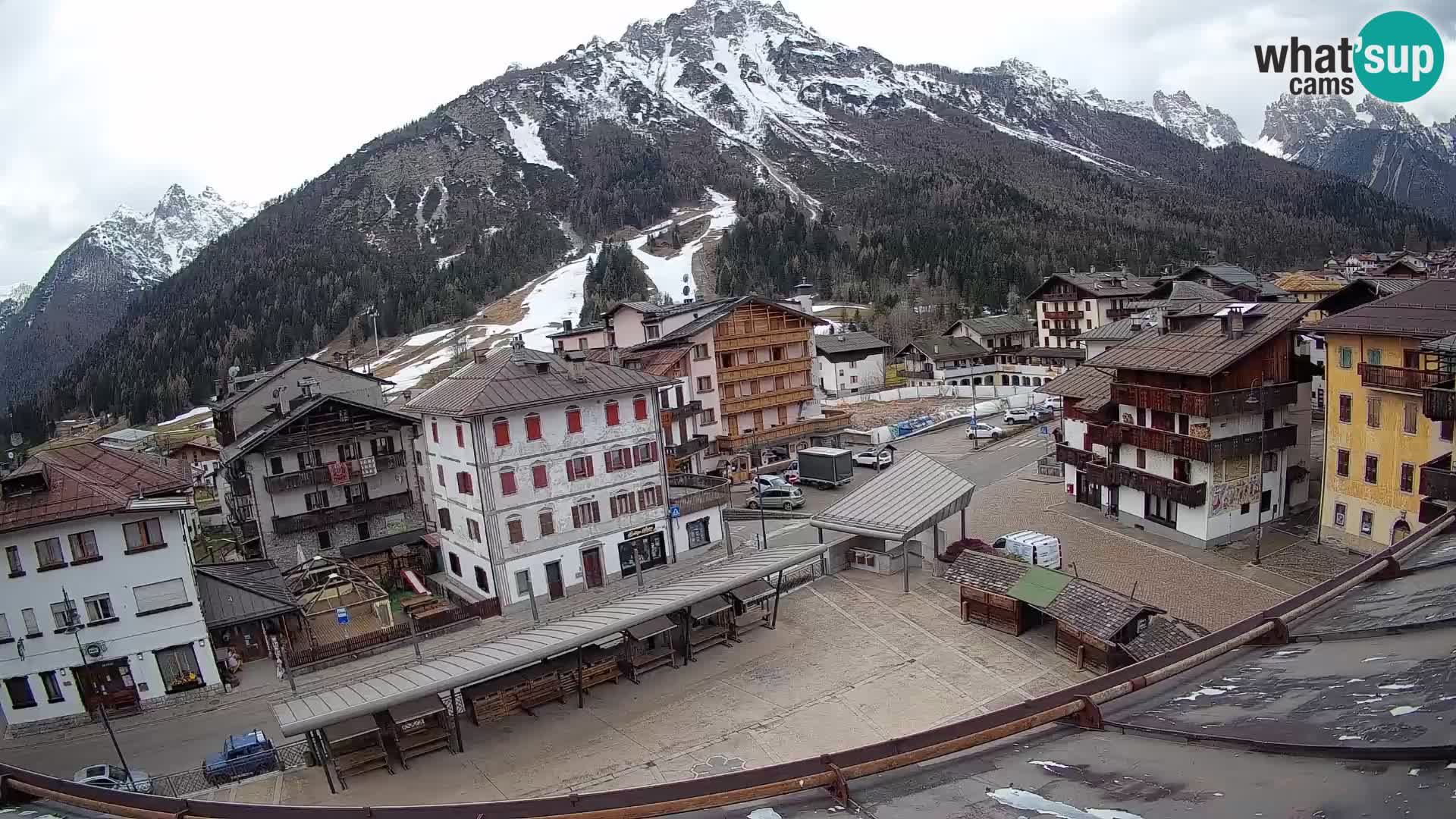 Piazza centrale di Forni di Sopra