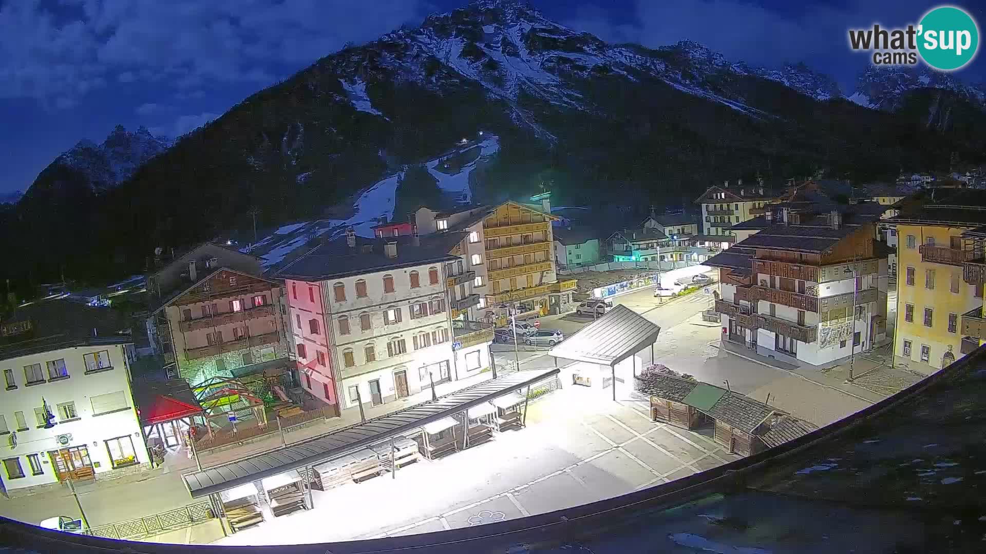 Piazza centrale di Forni di Sopra
