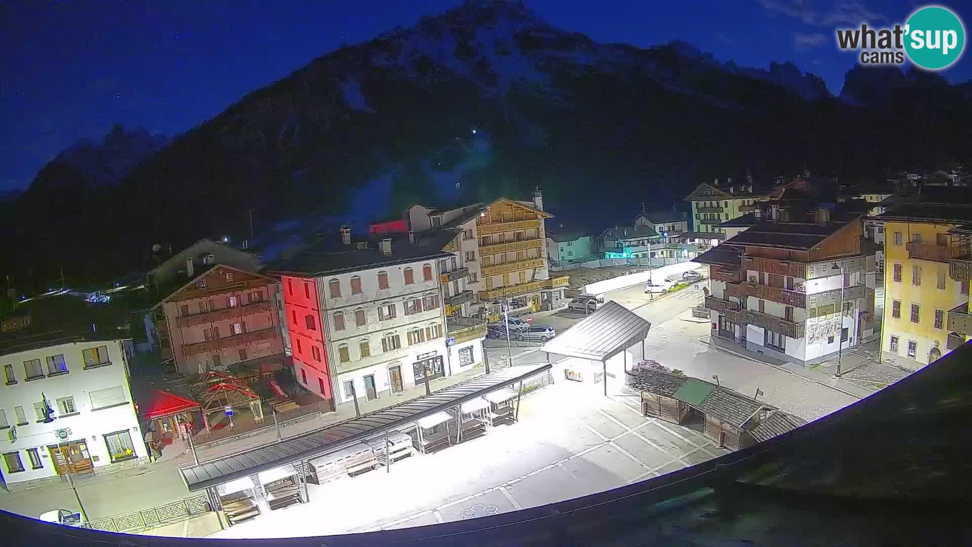 Piazza centrale di Forni di Sopra