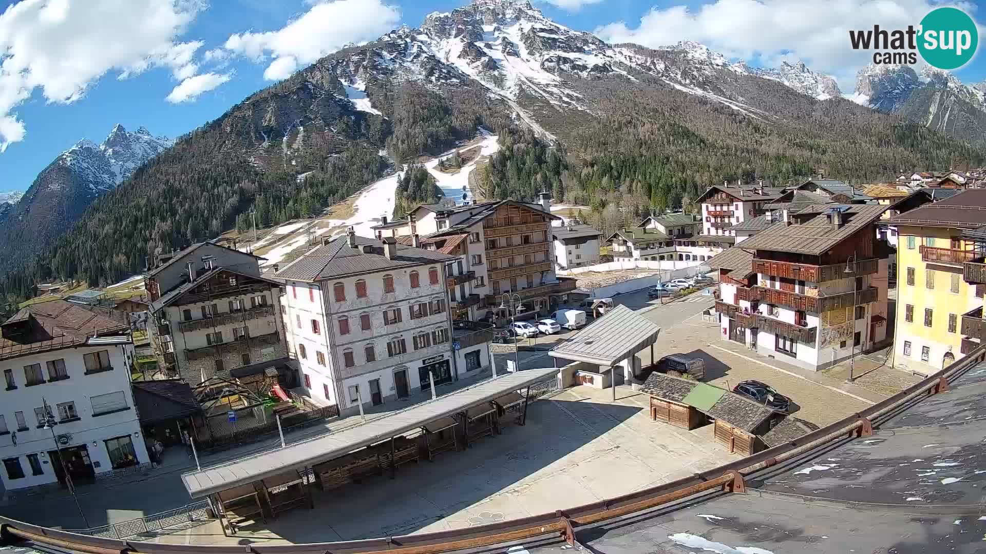 Piazza centrale di Forni di Sopra