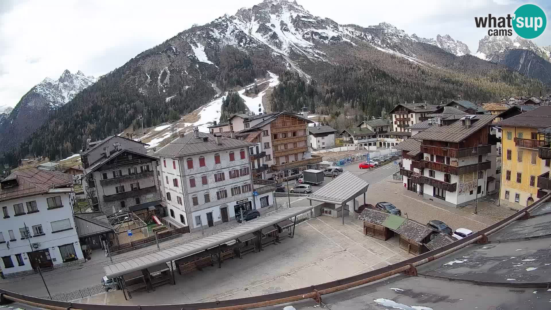 Piazza centrale di Forni di Sopra