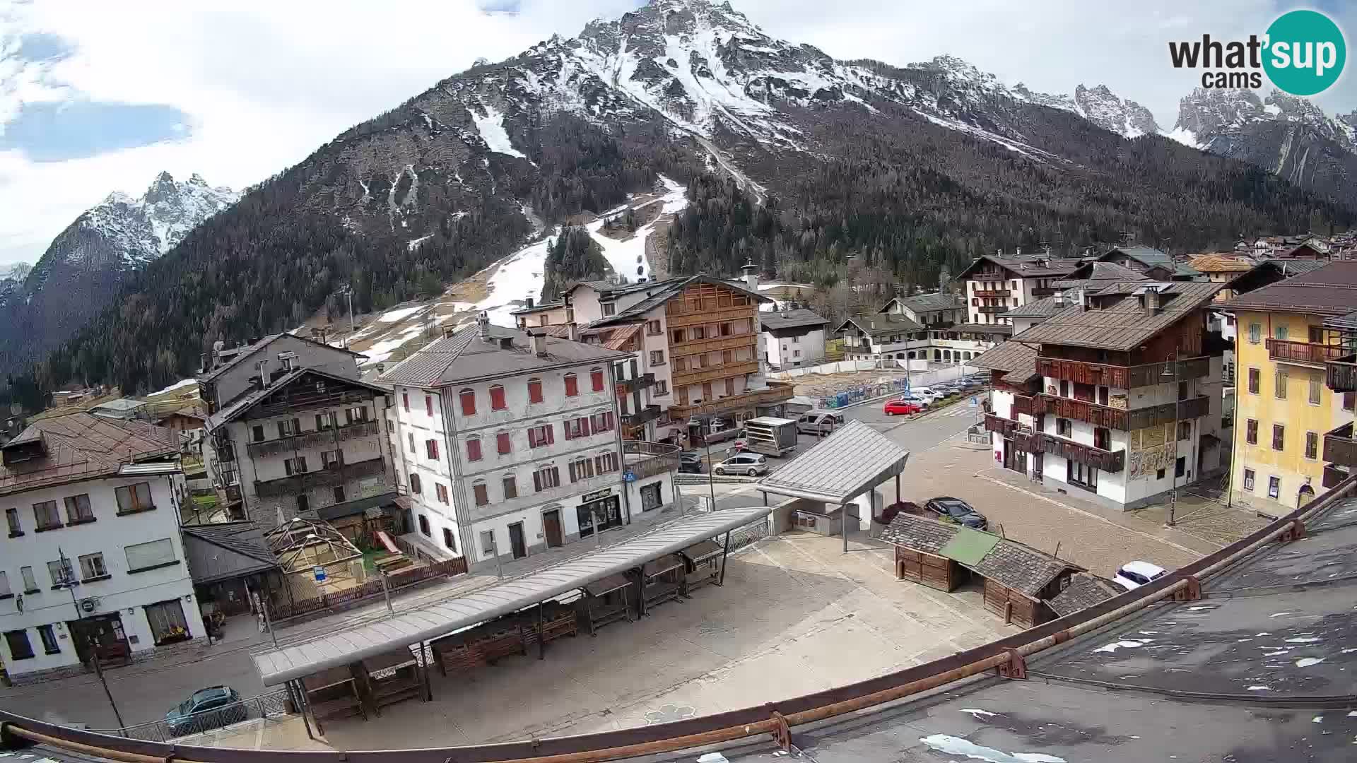 Piazza centrale di Forni di Sopra