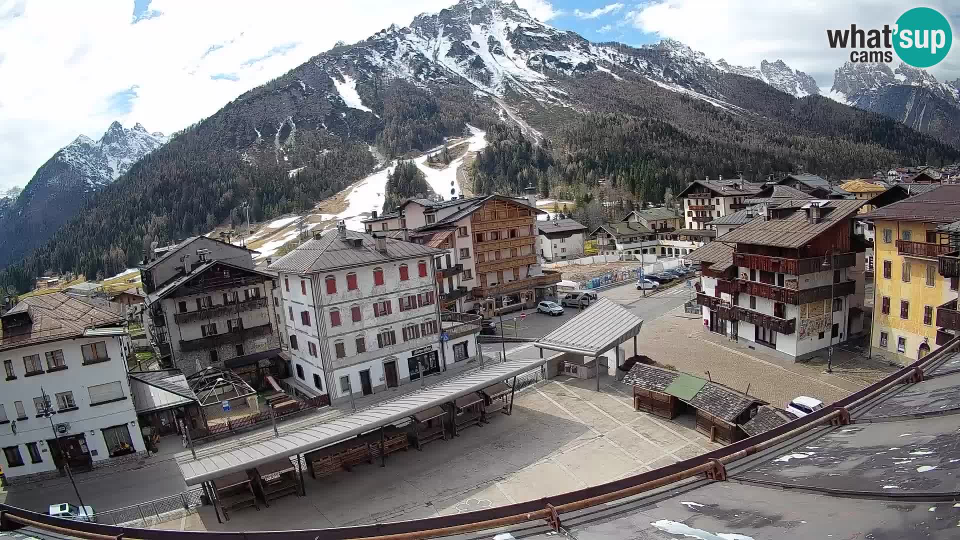 Plaza principal de Forni di Sopra