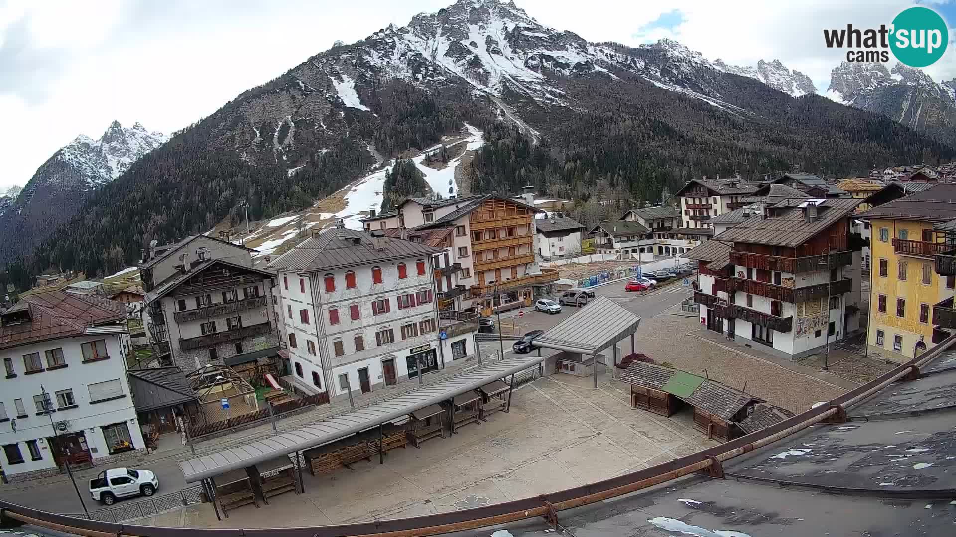 Piazza centrale di Forni di Sopra