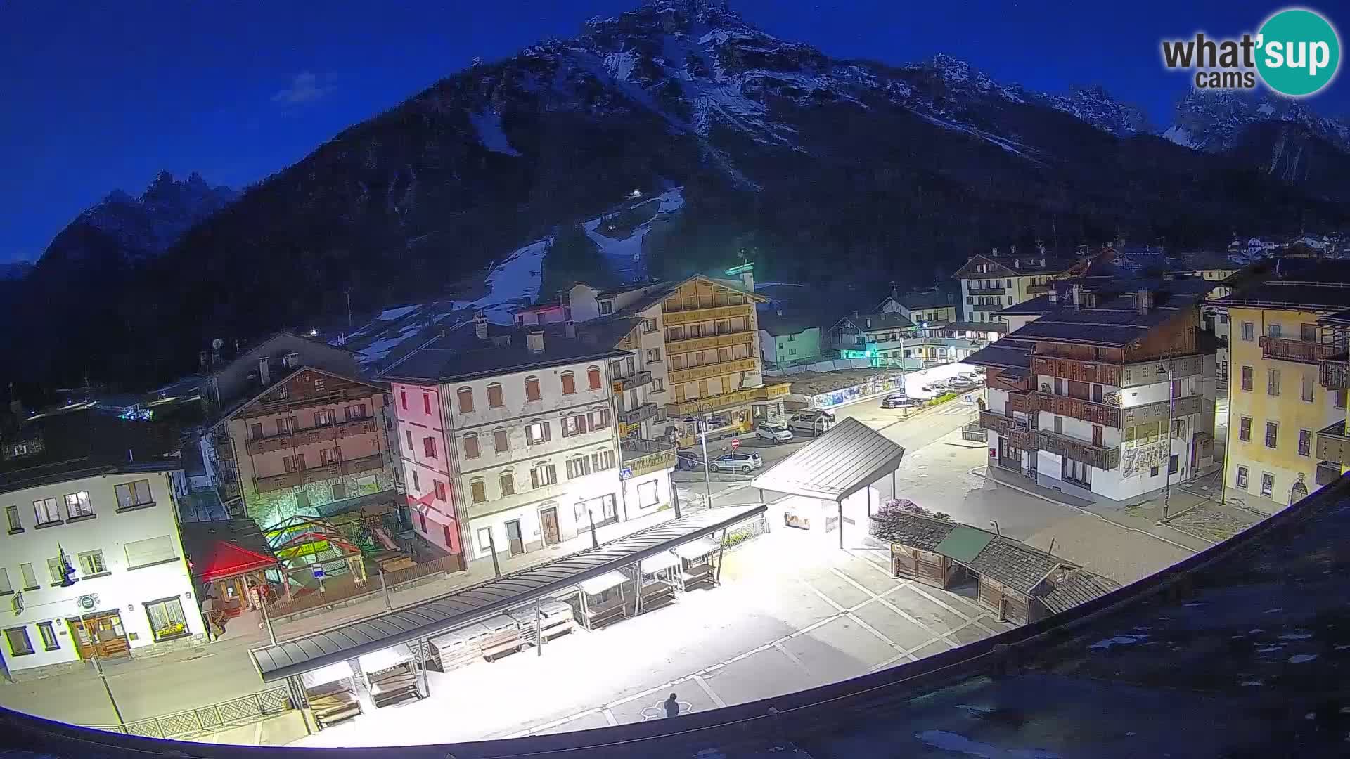 Piazza centrale di Forni di Sopra