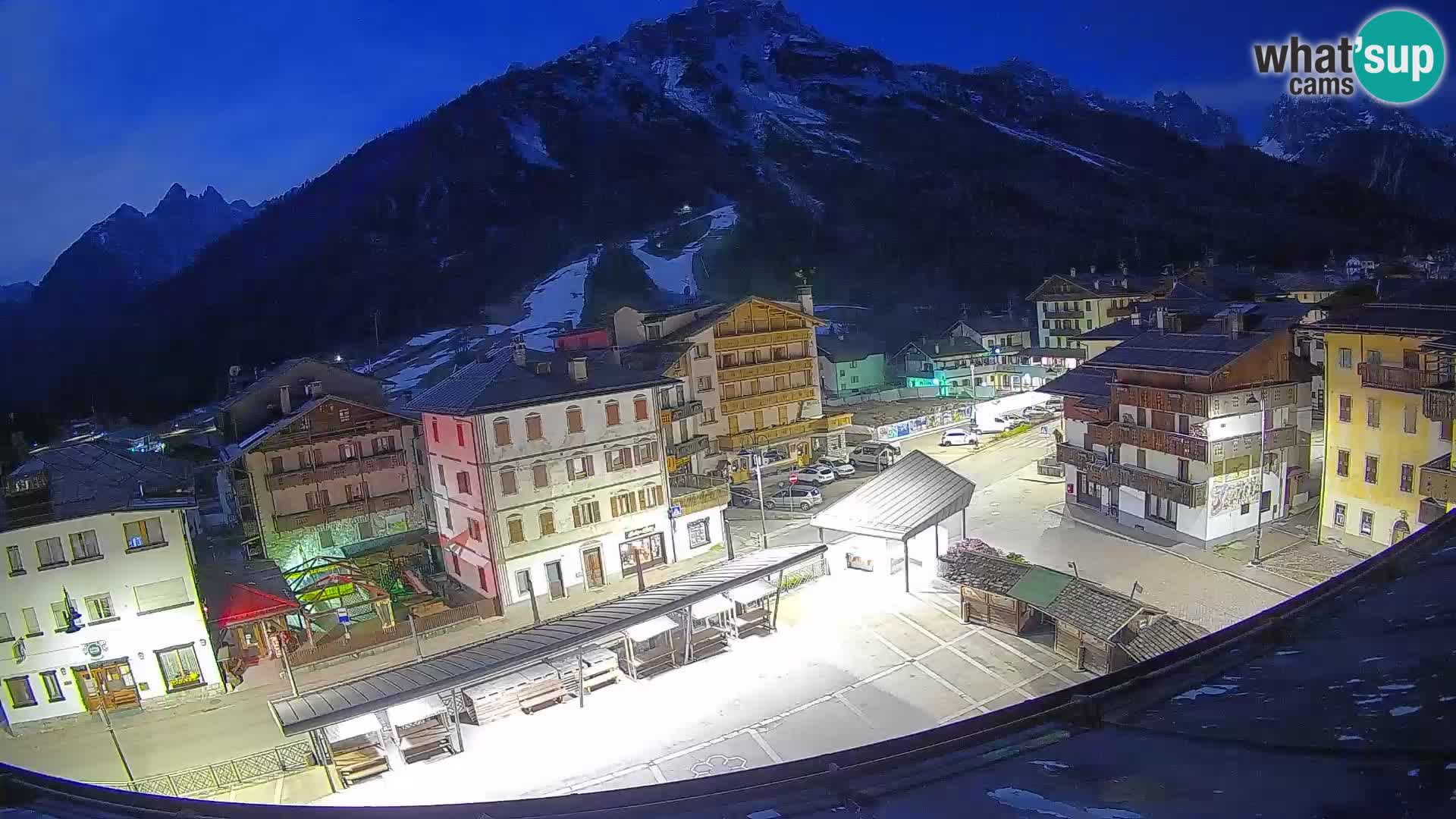 Plaza principal de Forni di Sopra