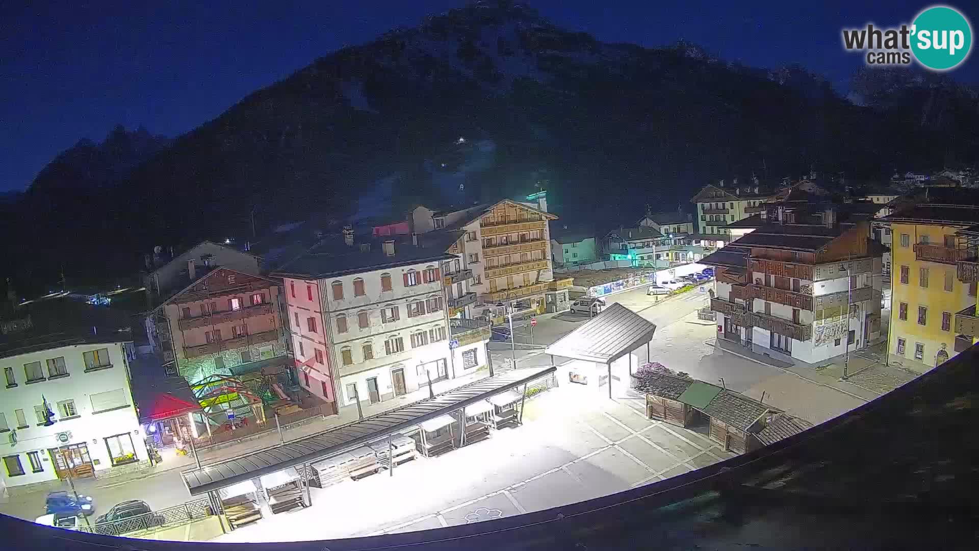 Piazza centrale di Forni di Sopra
