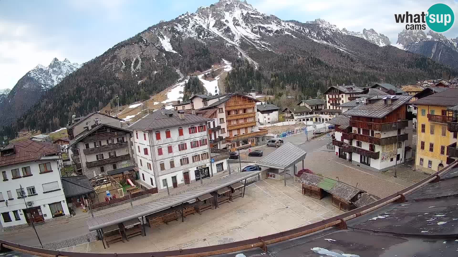 Piazza centrale di Forni di Sopra