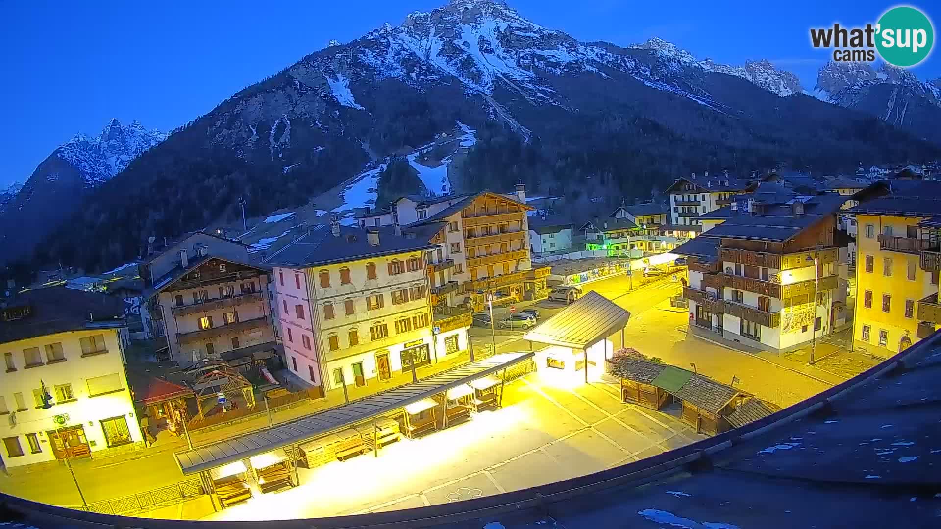 Piazza centrale di Forni di Sopra