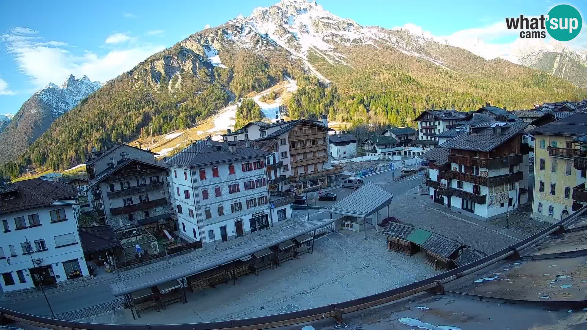 Plaza principal de Forni di Sopra