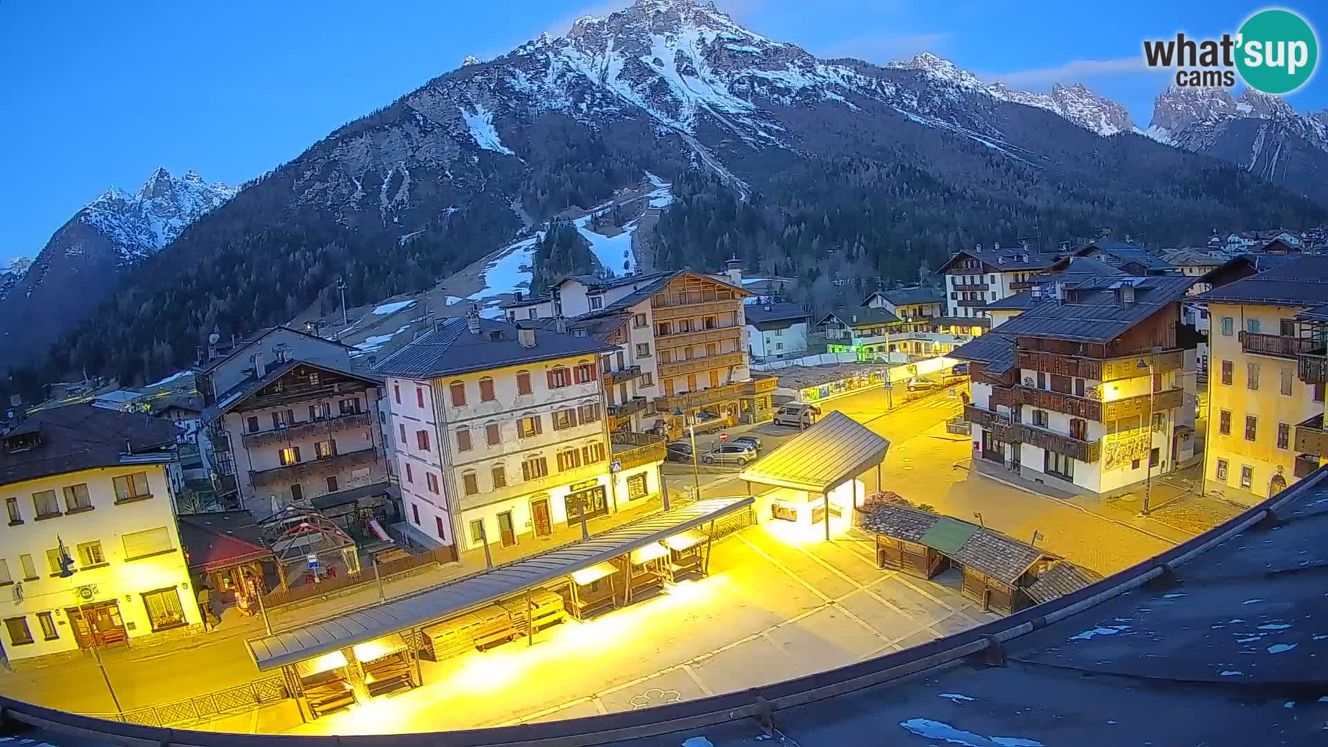 Piazza centrale di Forni di Sopra
