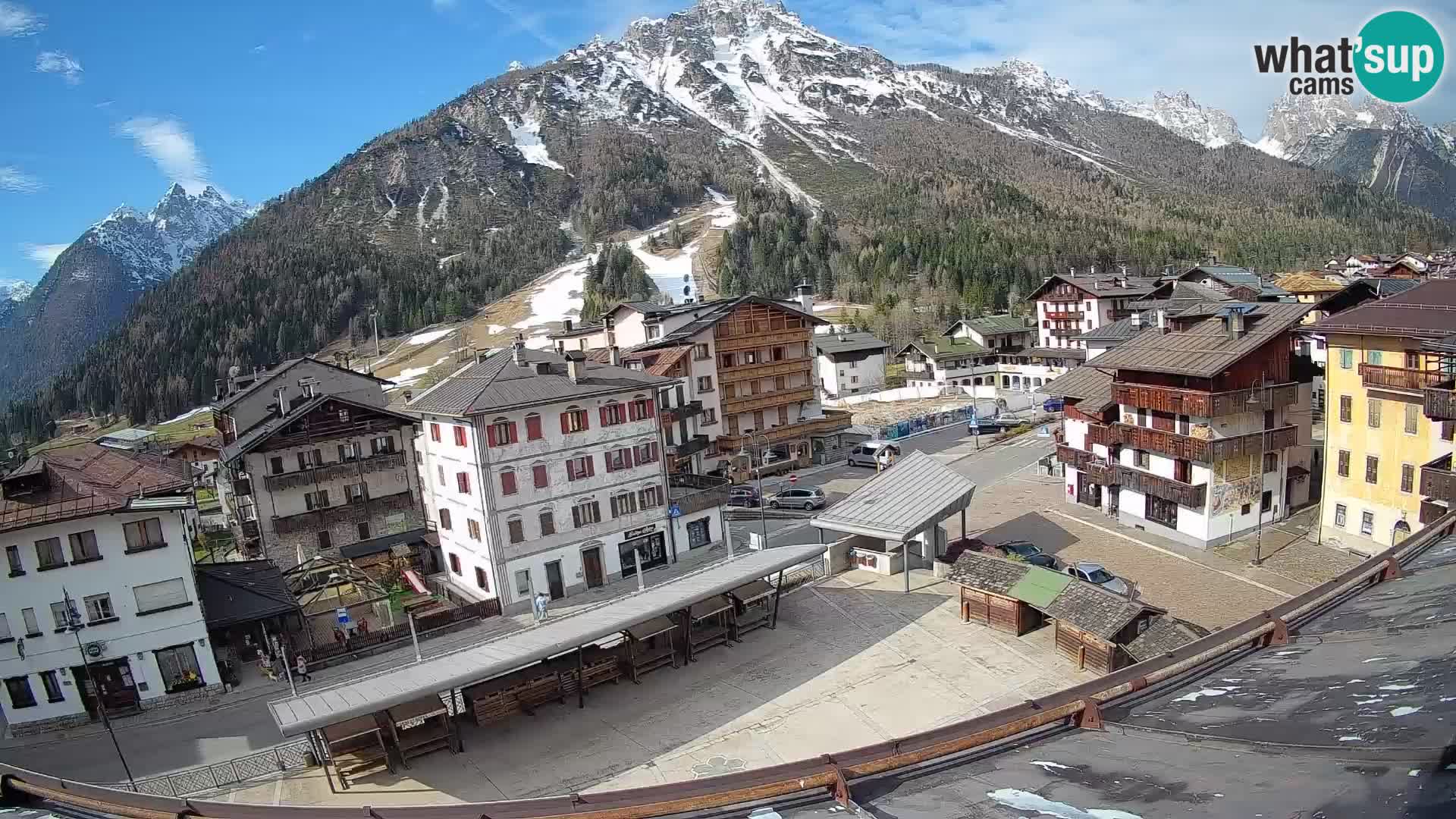 Piazza centrale di Forni di Sopra